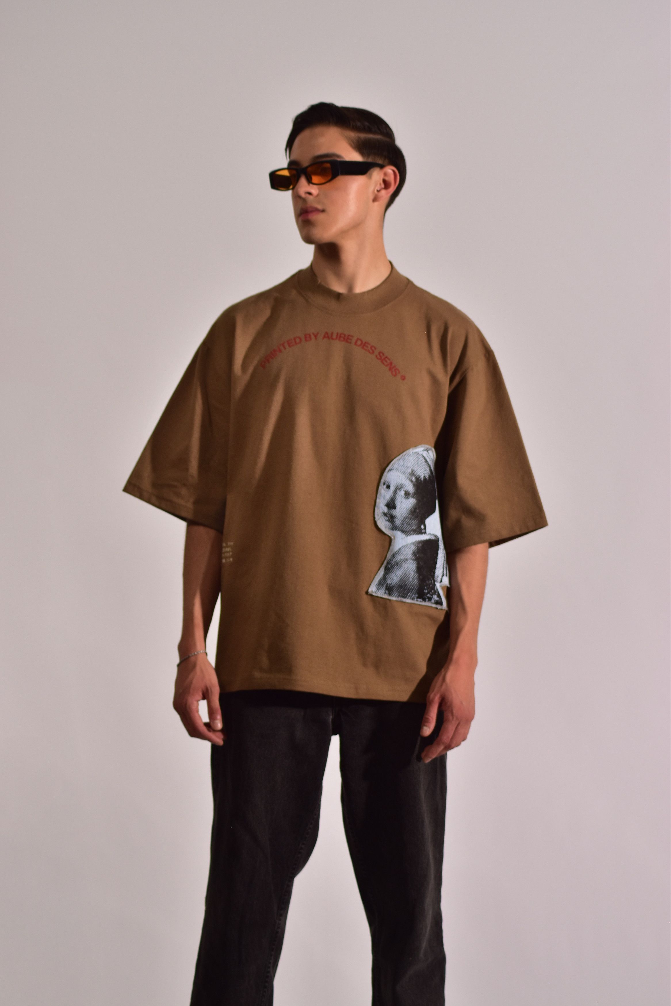 Vintage Oversized Garment Girl with a Pearl Earring Size US M / EU 48-50 / 2 - 4 Thumbnail