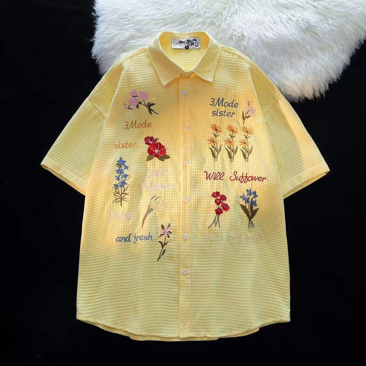Vintage Short-sleeve shirt with yellow floral embroidery Size US M / EU 48-50 / 2 - 1 Thumbnail