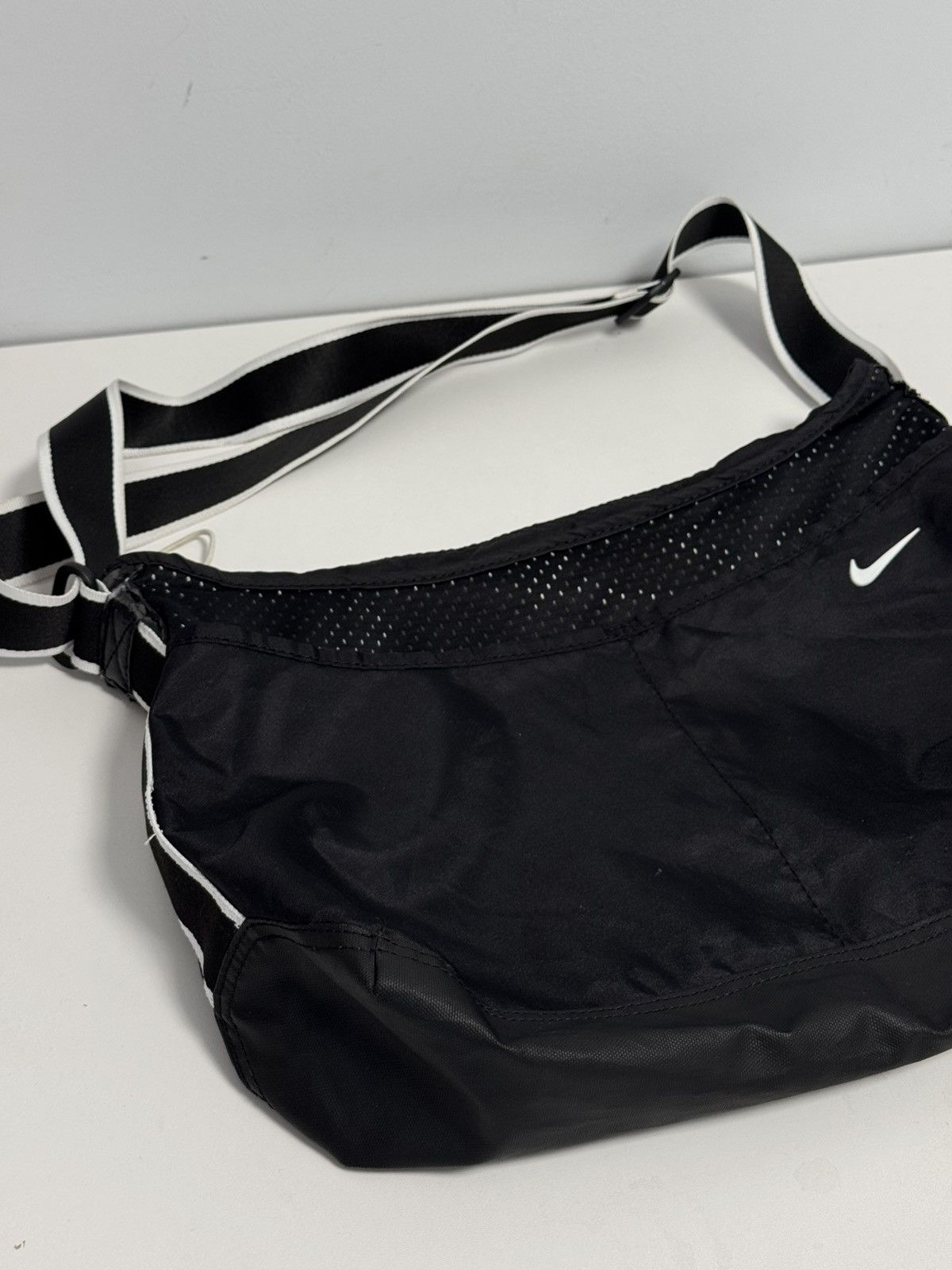 Nike Nike Vintage Y2K style Hype messenger swoosh Size ONE SIZE - 3 Thumbnail