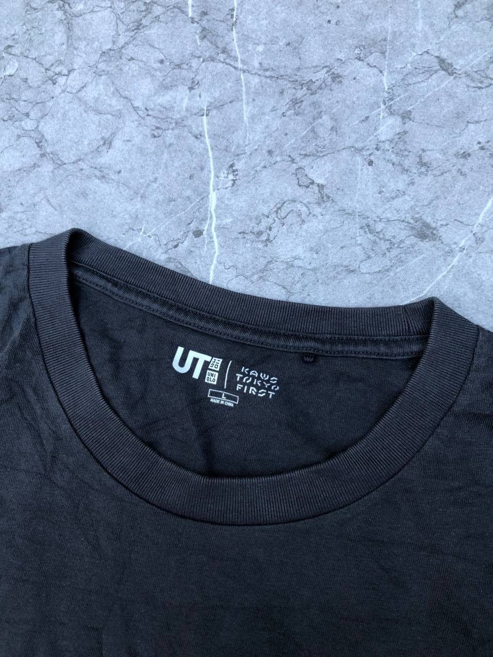 Japanese Brand × Kaws × Uniqlo Uniqlo x kaws t shirt Size US L / EU 52-54 / 3 - 3 Thumbnail