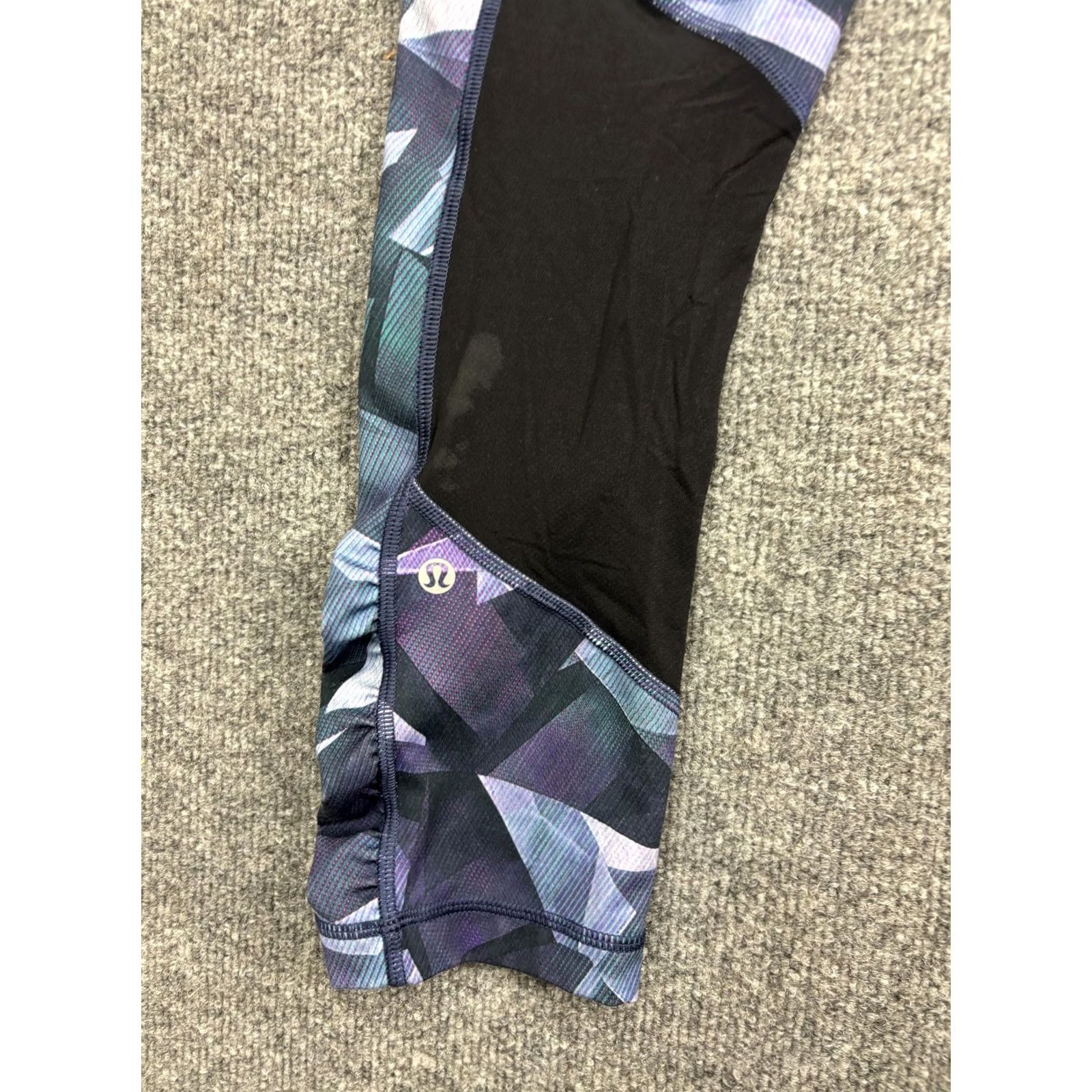 Lululemon Lululemon Leggings Womens 6 Purple Geometric Crop Zip Pocket Yoga Gym Workout Size 28" / US 6 / IT 42 - 6 Thumbnail