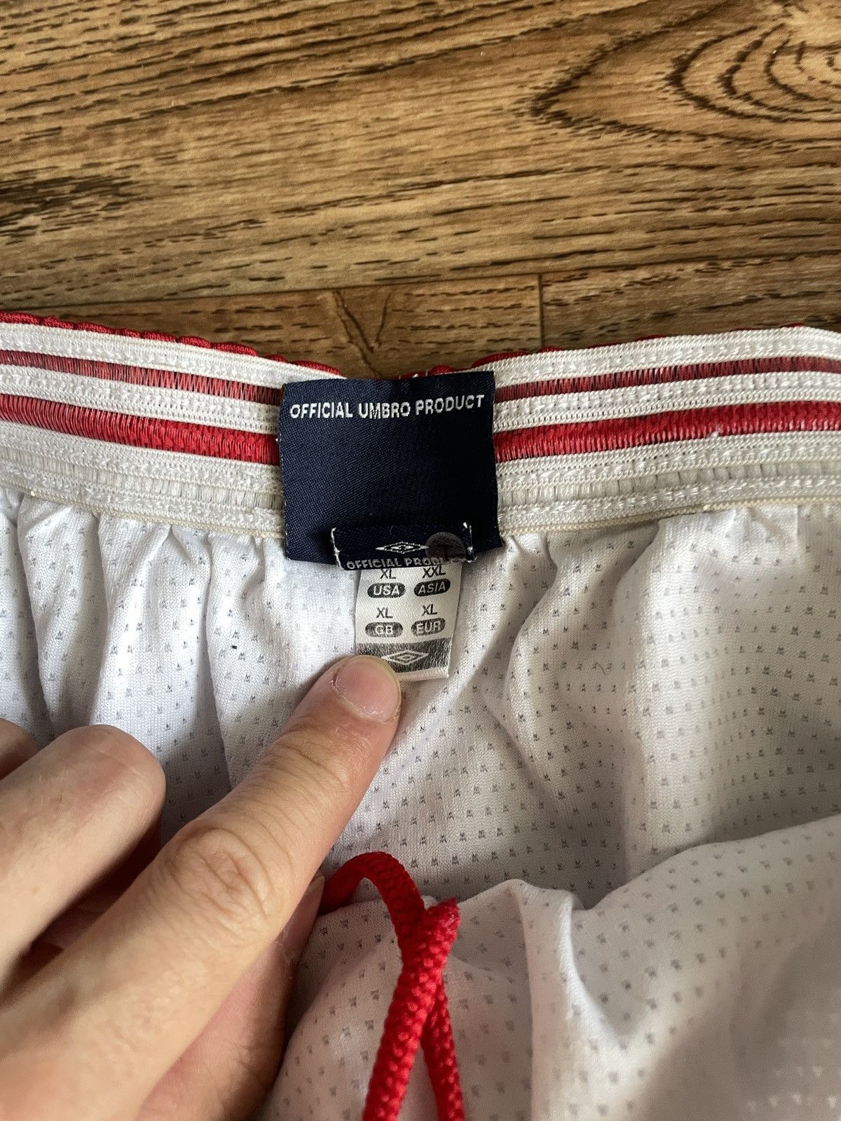 Umbro × Vintage Vintage 90s Umbro England shorts streetwear style size XL Size US 35 - 5 Thumbnail