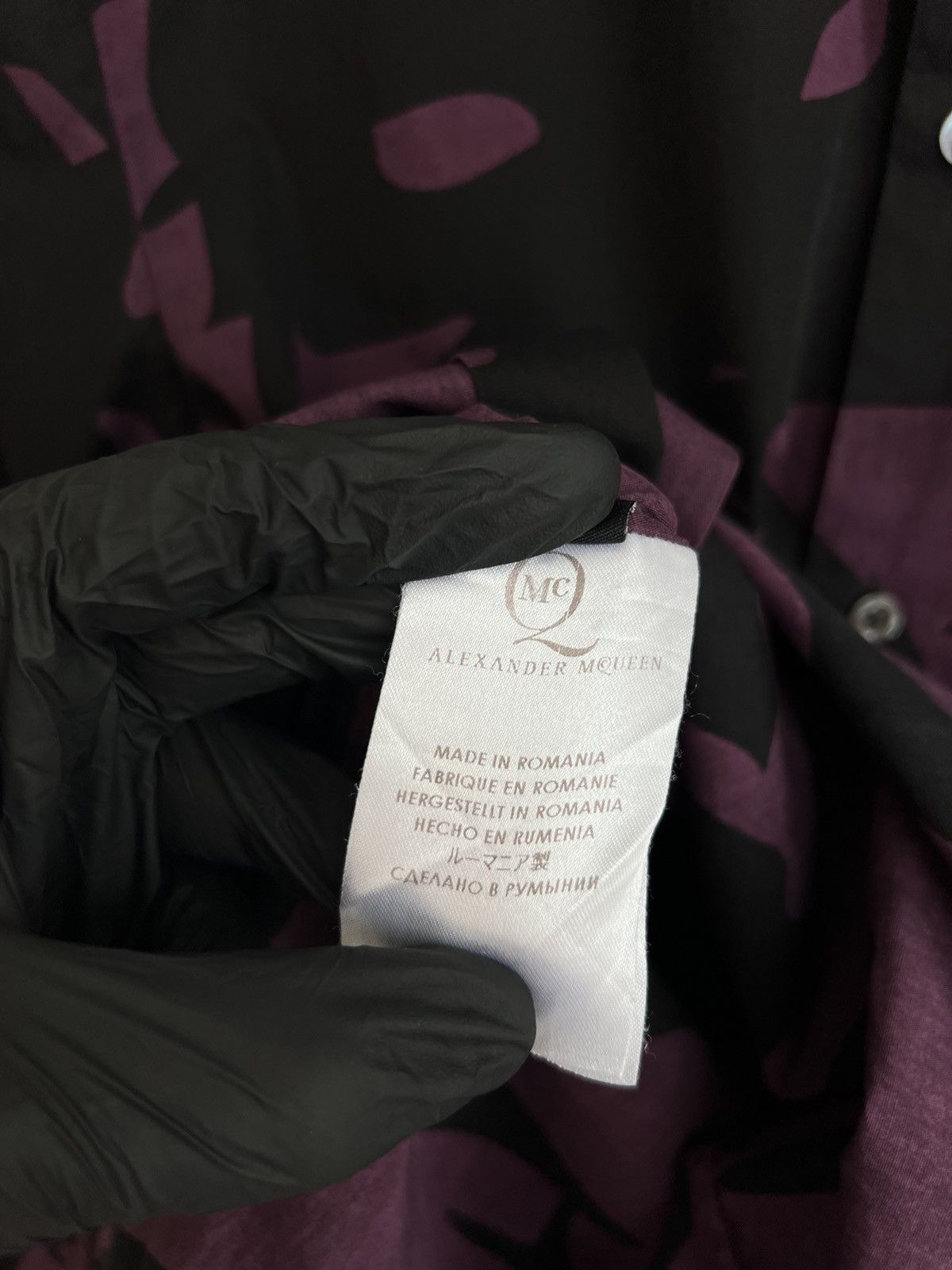 Alexander McQueen Alexander McQueen Swallow Bard Button Shirt Size IT46 or S Size US S / EU 44-46 / 1 - 13 Thumbnail