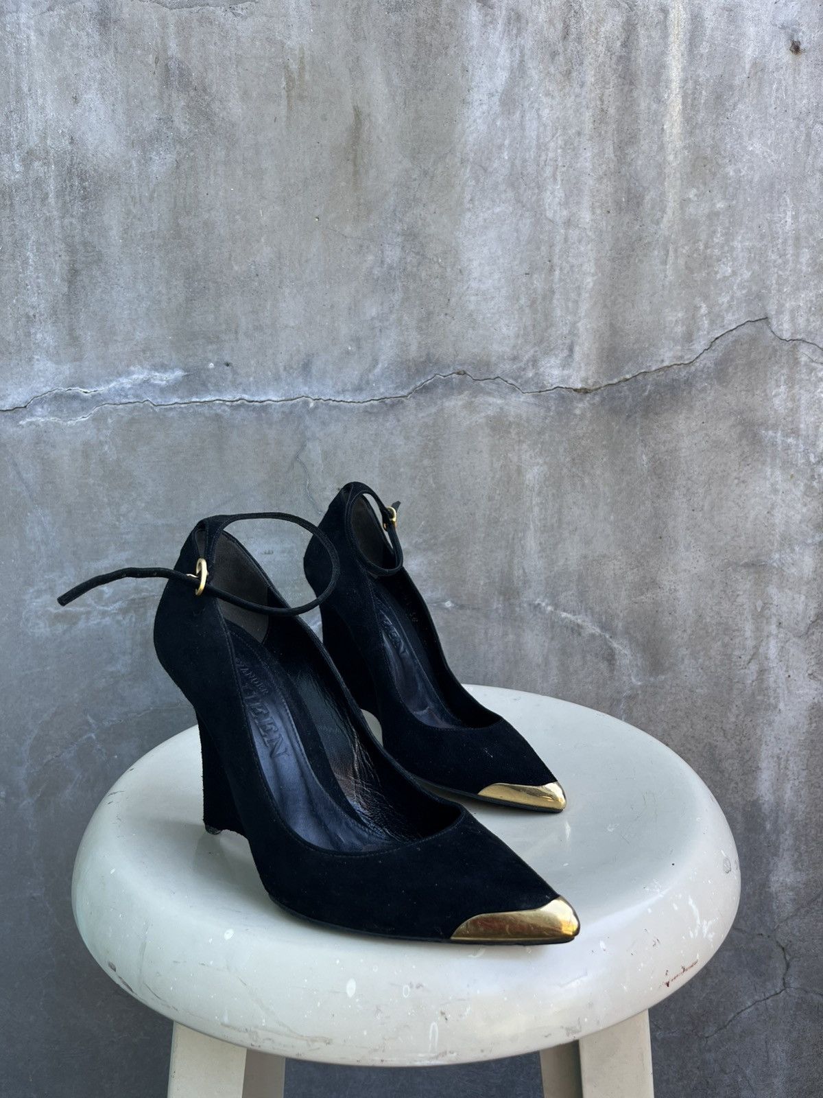 Alexander McQueen Gold Tip Ankle Strapped Heels Size US 6 / IT 36 - 1 Thumbnail