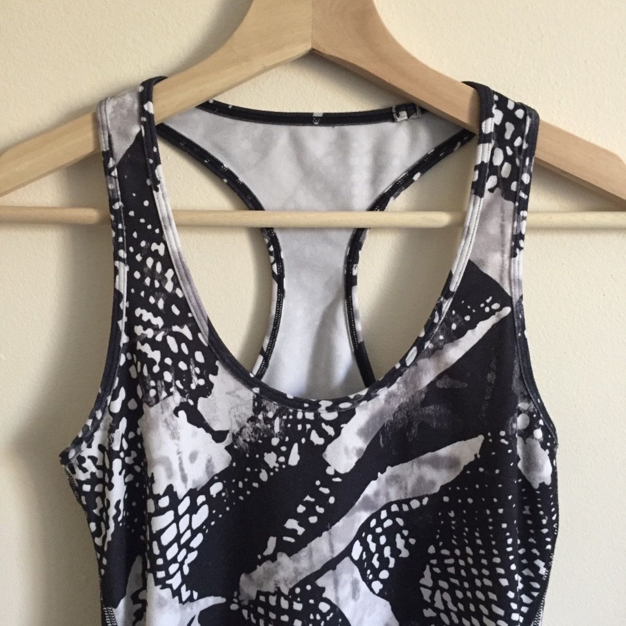 Lululemon LULULEMON Black White Static Mist Dot Stripe Cool Tank Top Size S / US 4 / IT 40 - 5 Thumbnail