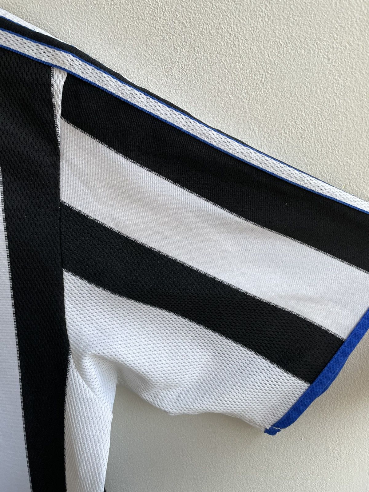 Adidas NEWCASTLE UNITED 1999 2000 HOME FOOTBAL SHIRT SOCCER JERSEY Size US XL / EU 56 / 4 - 25 Thumbnail