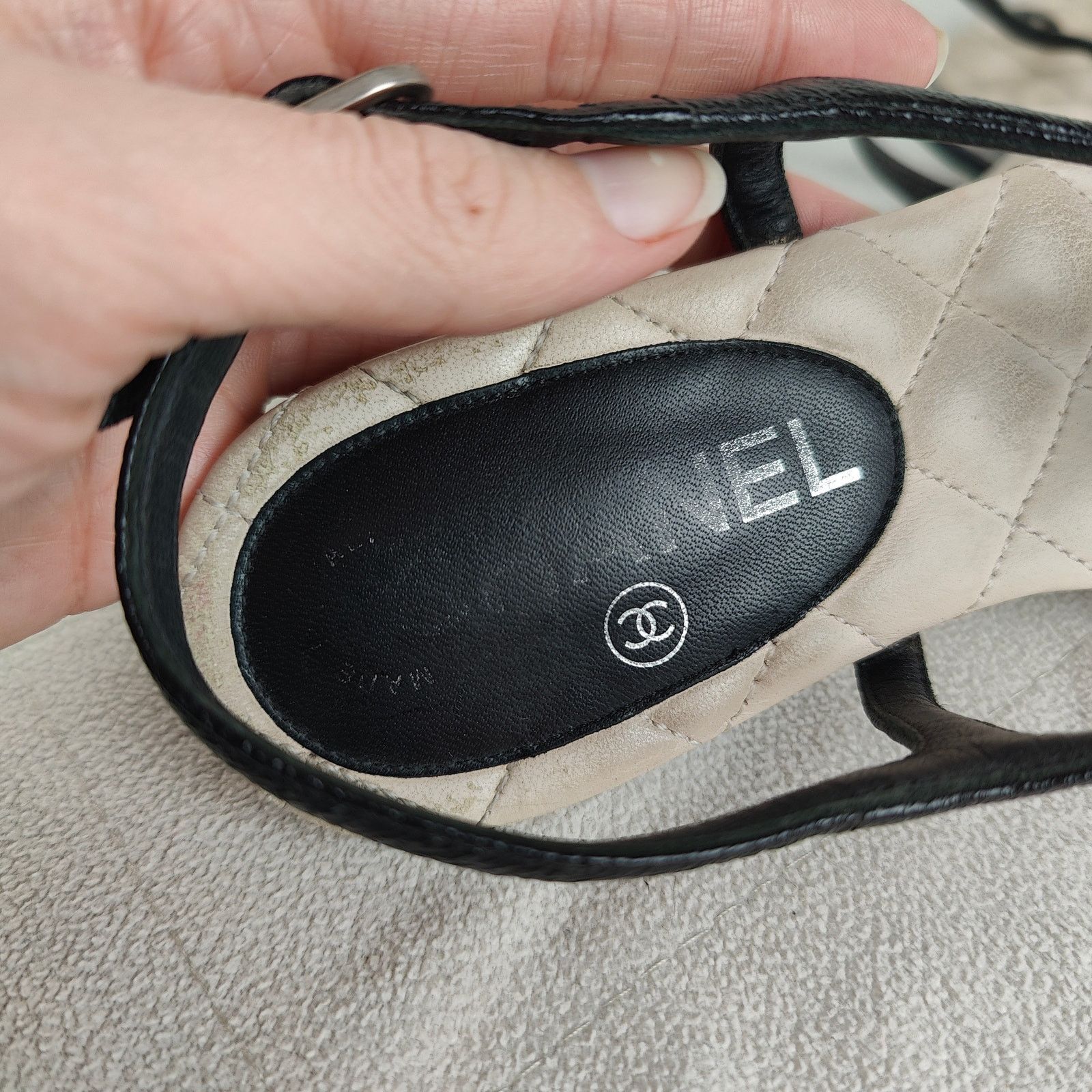 Chanel Chanel Thong Sandals Womens 36C 6 Black Leather Size US 6 / IT 36 - 8 Thumbnail