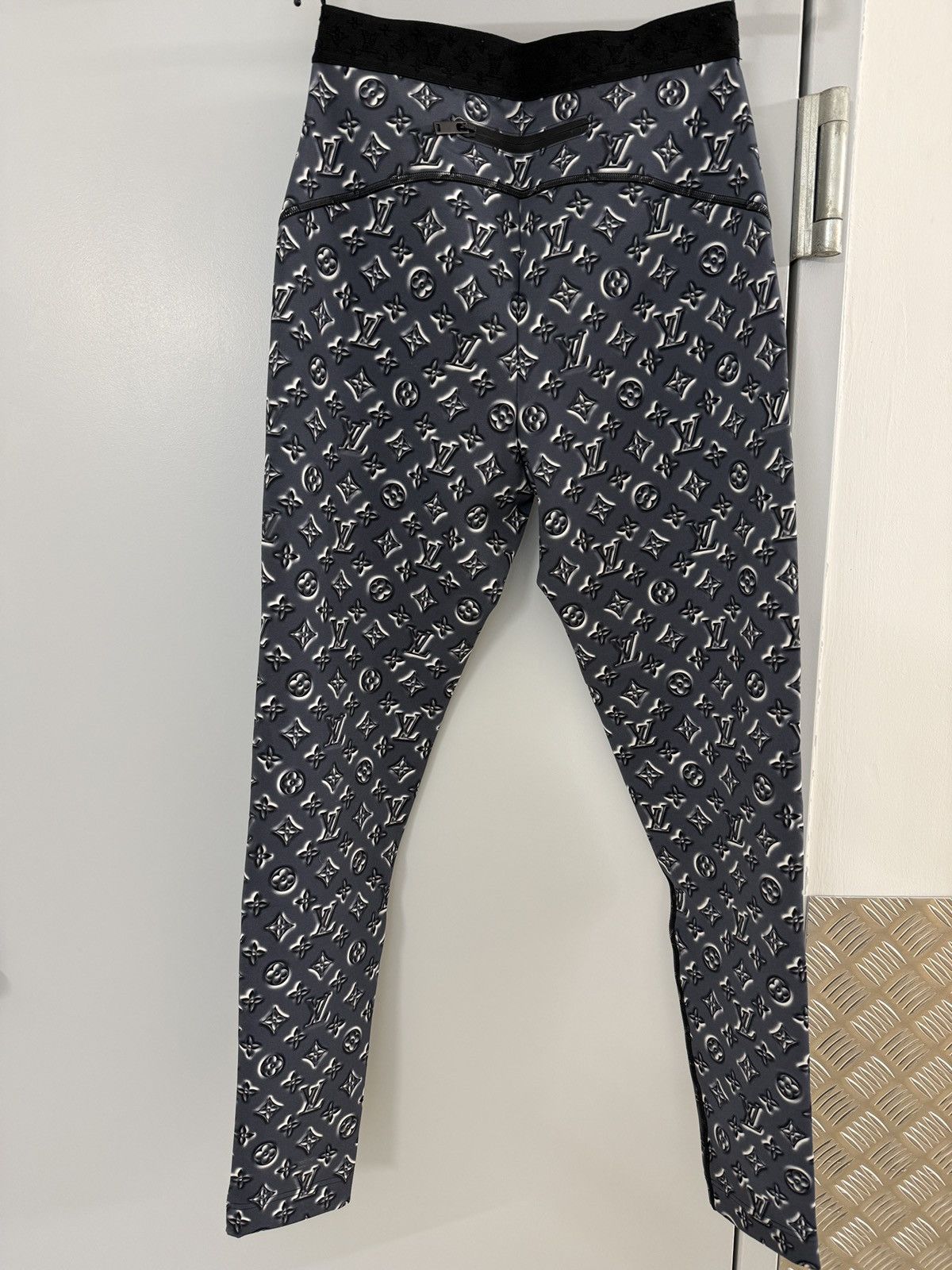 Louis Vuitton Louis Vuitton Monogram Leggings Elastic Polyamide NP1650$ Size 26" / US 2 / IT 38 - 14 Thumbnail