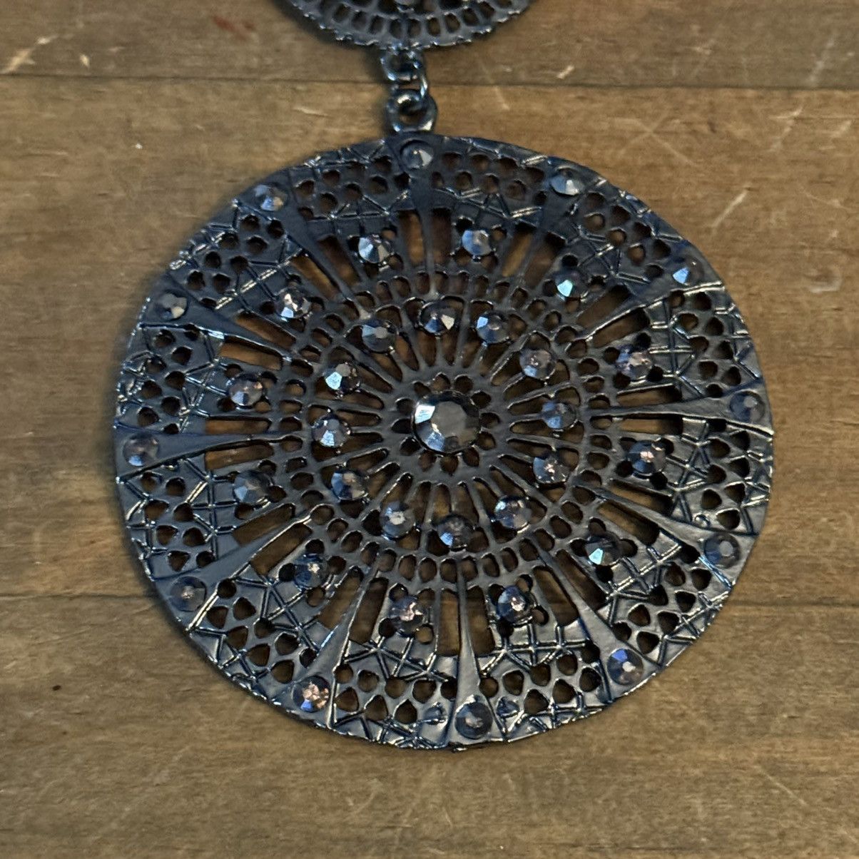 Other Daisy Fuentes gunmetal medallion pendant necklace Size ONE SIZE - 3 Thumbnail