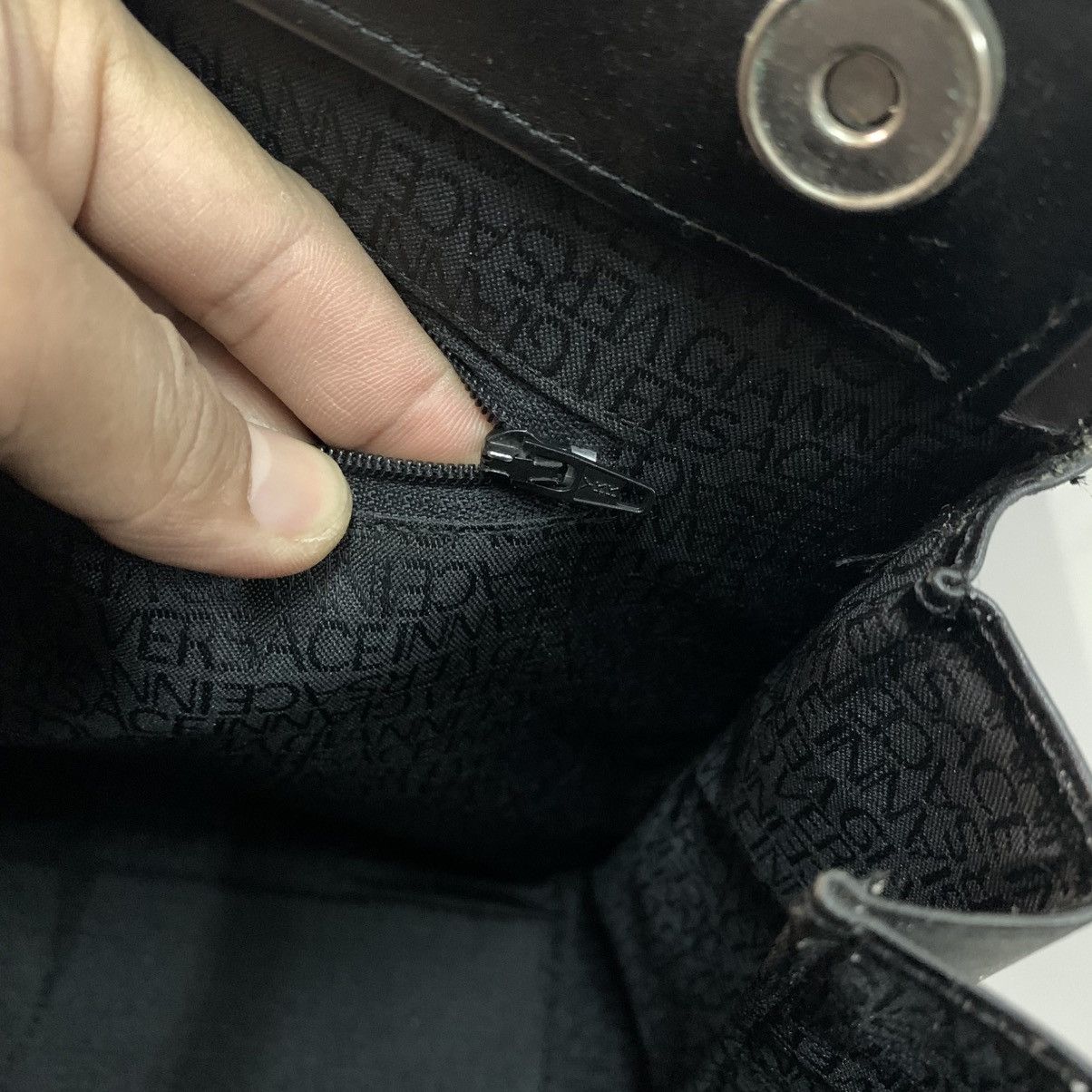 Versace Gianni Versace Black Shoulder Bag Size ONE SIZE - 11 Thumbnail
