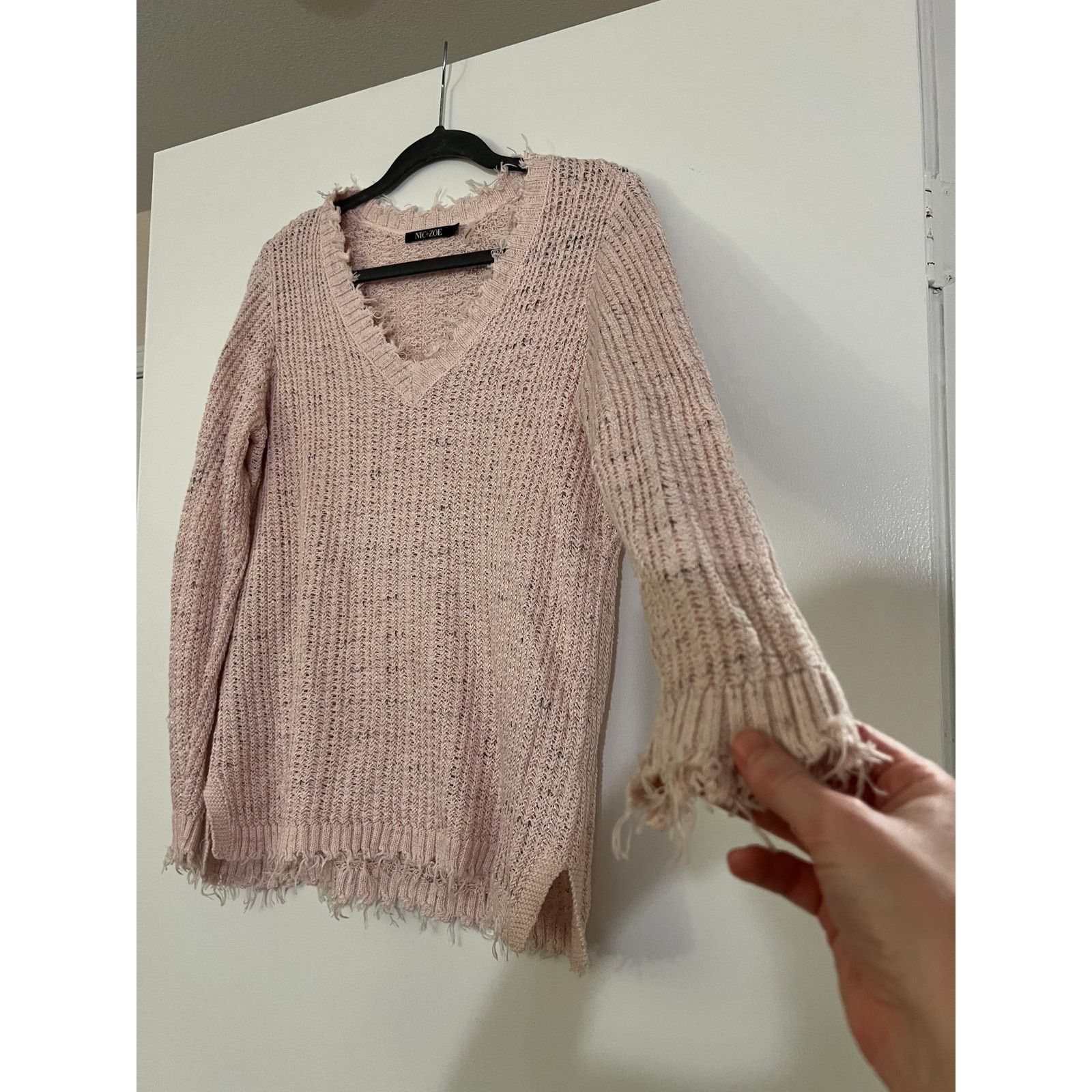 NIC+ZOE Nic + Zoe Pink Fringe Hem V Neck Sweater Sz M Size M / US 6-8 / IT 42-44 - 2 Thumbnail