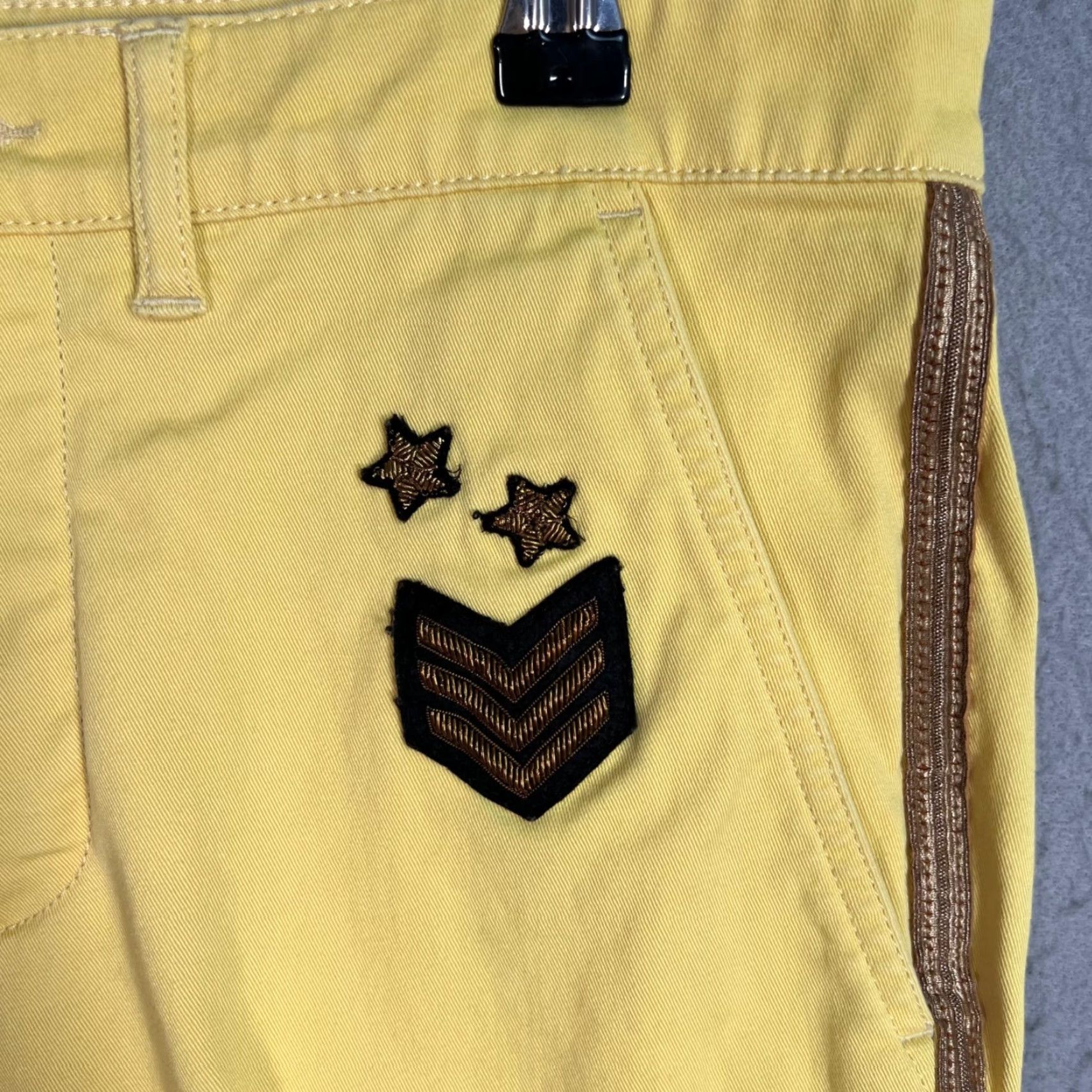 Ralph Lauren Lauren Ralph Lauren Womens Shorts Yellow Twill 2 Casual Walking Chino Inseam 9 in Adult Womens 2 Yellow Twill Shorts with Star & Chevron Patch Size 26" / US 2 / IT 38 - 6 Thumbnail