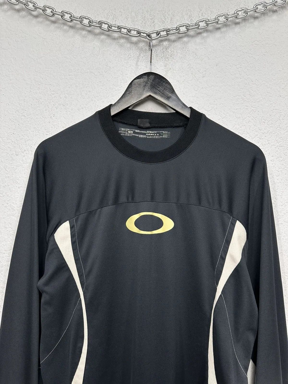 Vintage Vintage Oakley Long Sleeve Made Usa Streetwear Y2K T-shir Size US M / EU 48-50 / 2 - 9 Thumbnail