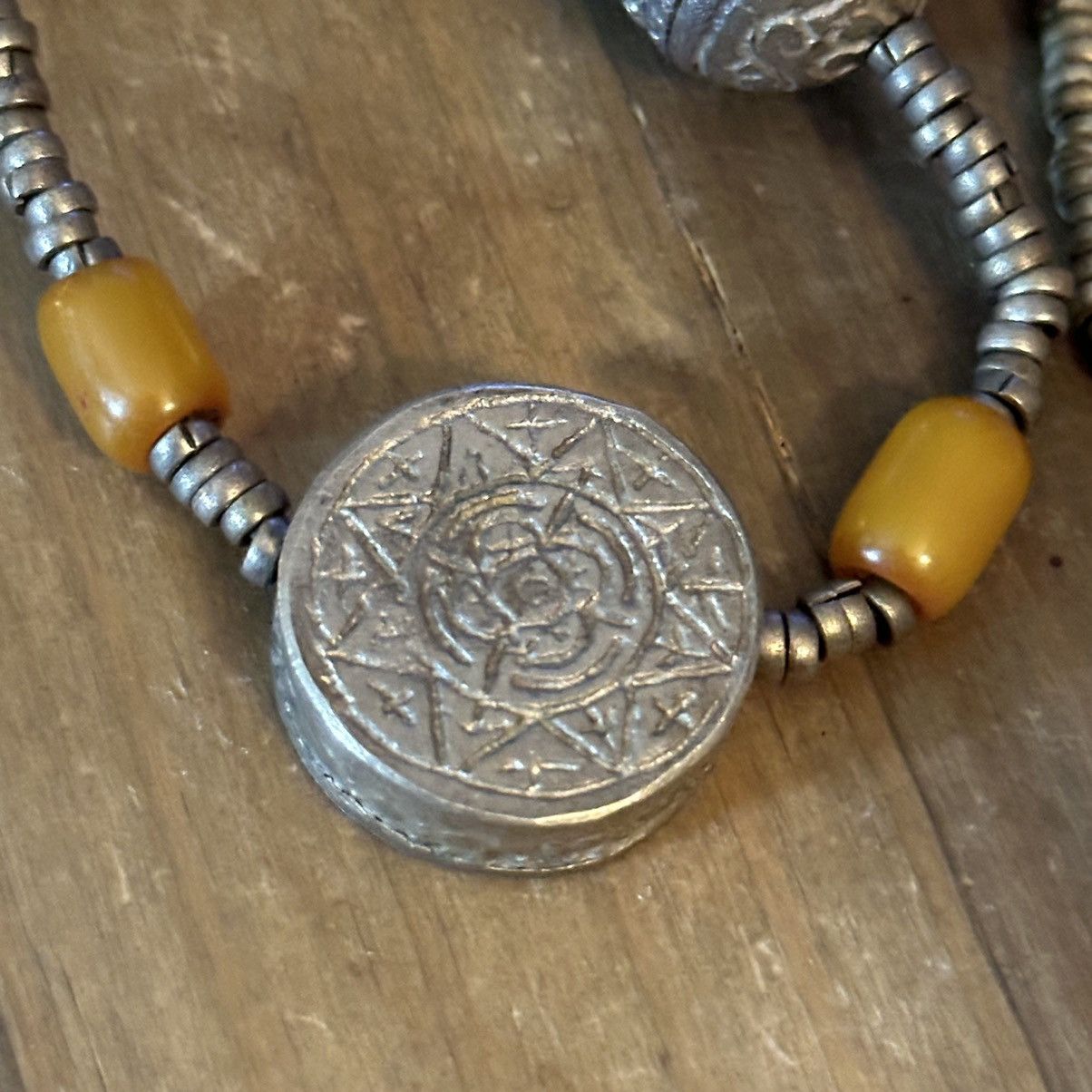 Vintage Vintage chunky embossed metal bead necklace Size ONE SIZE - 3 Thumbnail