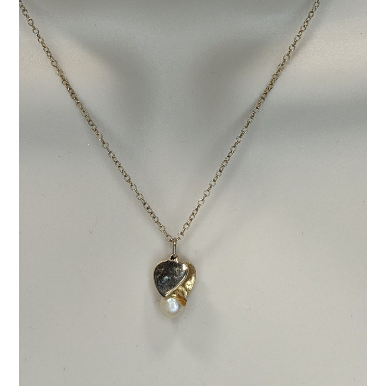 Other Vintage Romantic Minimalist Gold Tone Heart Pendant Necklace Size ONE SIZE - 1 Thumbnail