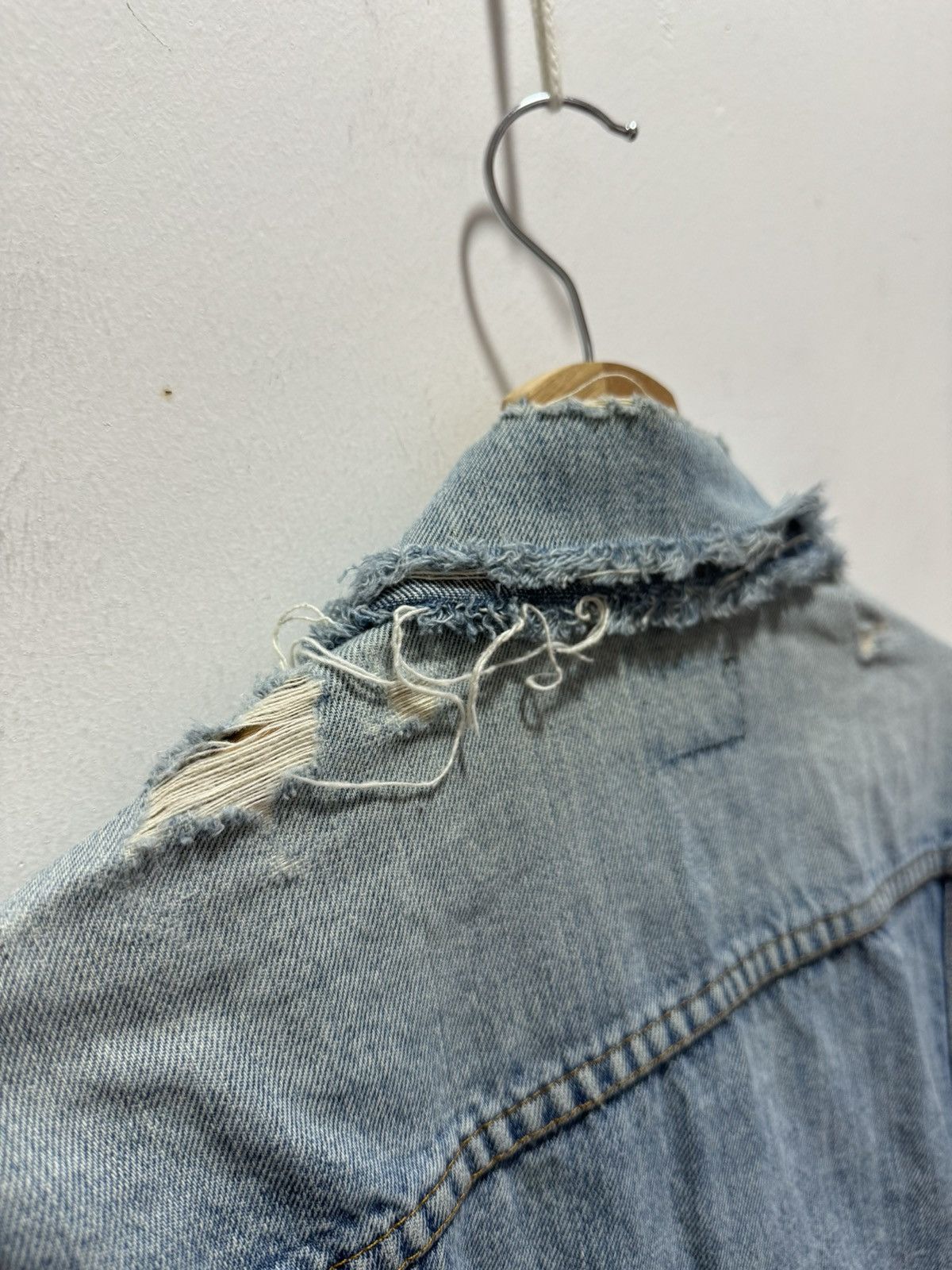 Levi's × Levi's Vintage Clothing × Vintage VINTAGE LEVIS THRASHED TRUCKER DENIM JACKET Size US XS / EU 42 / 0 - 14 Thumbnail
