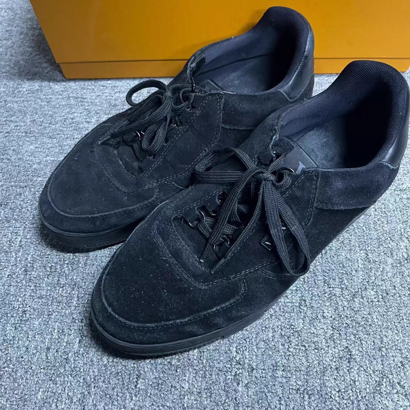 Louis Vuitton Louis Vuitton Black Round Lace-up Low-top Sneaker 9 Size US 9 / IT 39 - 2 Thumbnail