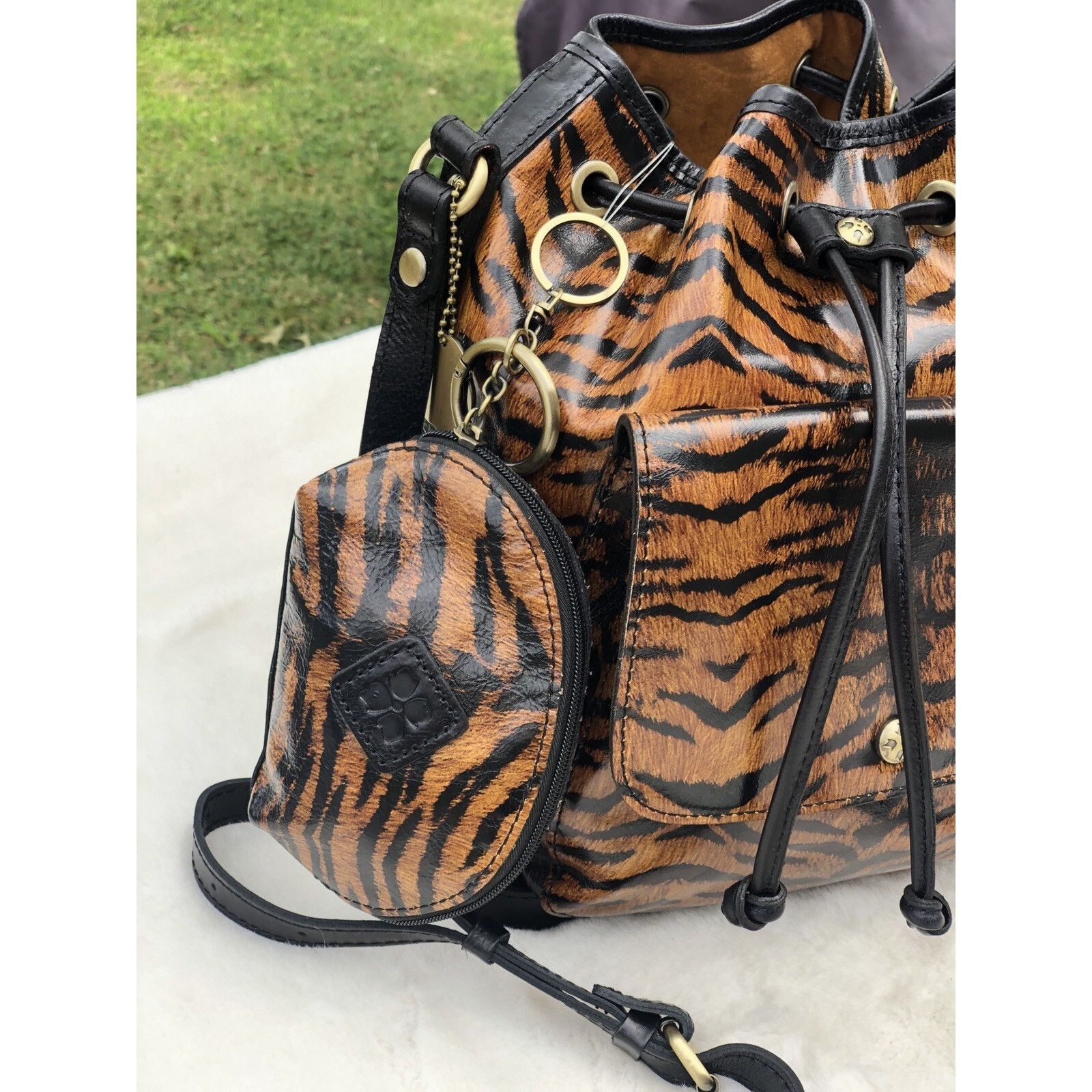 Patricia Nash NWT Patricia Nash Drawstring Smooth Leather bag B000588 Size ONE SIZE - 4 Thumbnail
