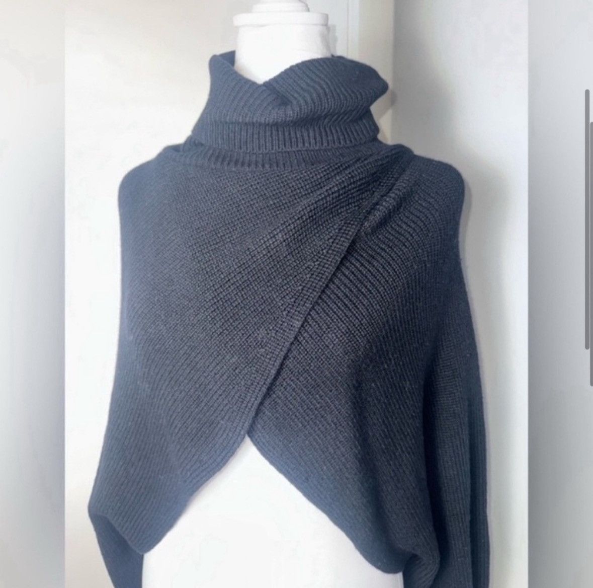 Alice + Olivia Alice and Olivia Noriko Cropped Turtleneck Sweater/XS Size XS / US 0-2 / IT 36-38 - 4 Thumbnail