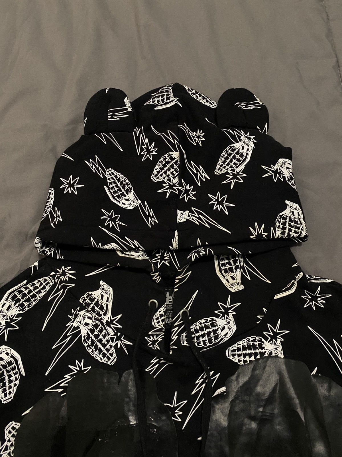 If Six Was Nine × Japanese Brand × Le Grande Bleu (L.G.B.) GLAD NEWS MICKEY SKULL GRENADE PONCHO HOODIES Size US M / EU 48-50 / 2 - 3 Thumbnail