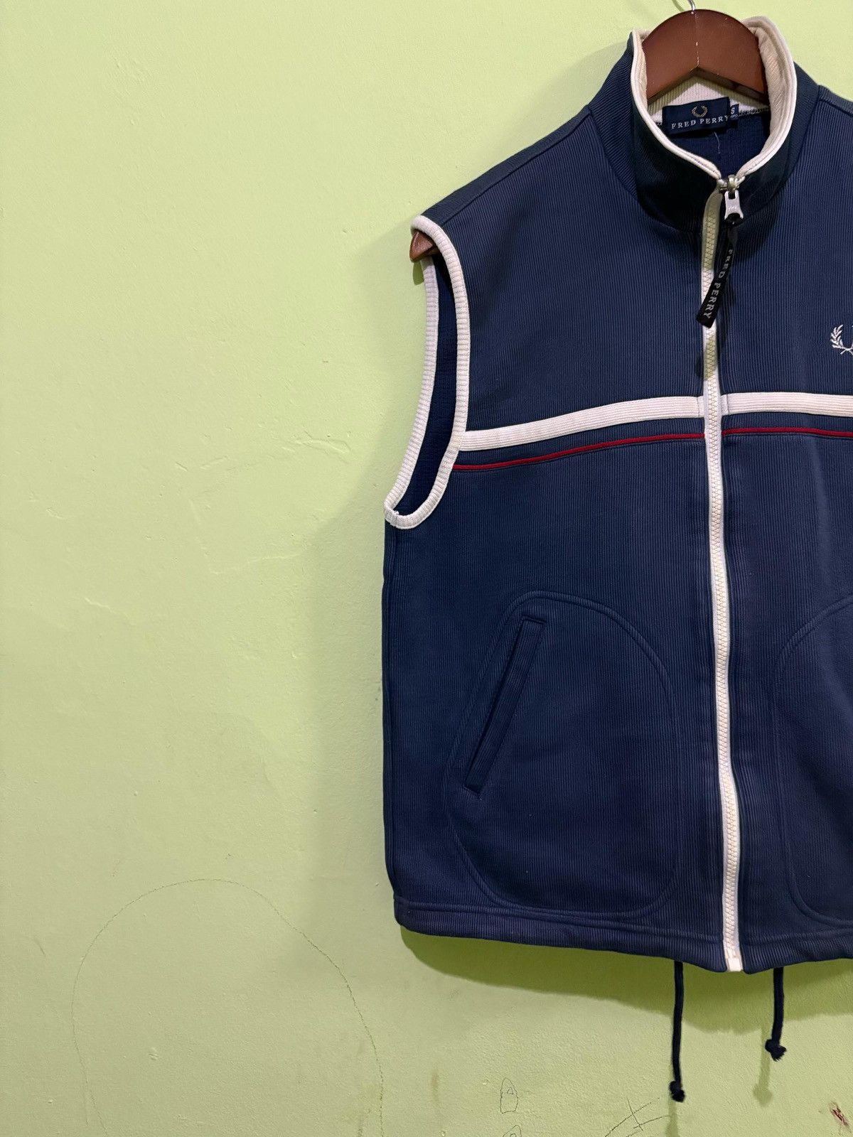 Fred Perry × Vintage Vintage Fred Perry Less Sleeve Jacket Small Logo Design Size US S / EU 44-46 / 1 - 2 Thumbnail