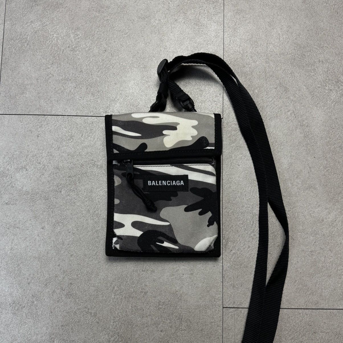 Balenciaga Balenciaga snow camo explorer shoulder bag Size ONE SIZE - 1 Thumbnail