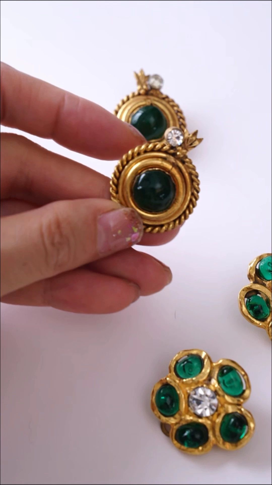 Chanel Chanel Vintage Green Glass Round Clip-On Earrings Size ONE SIZE - 1 Thumbnail