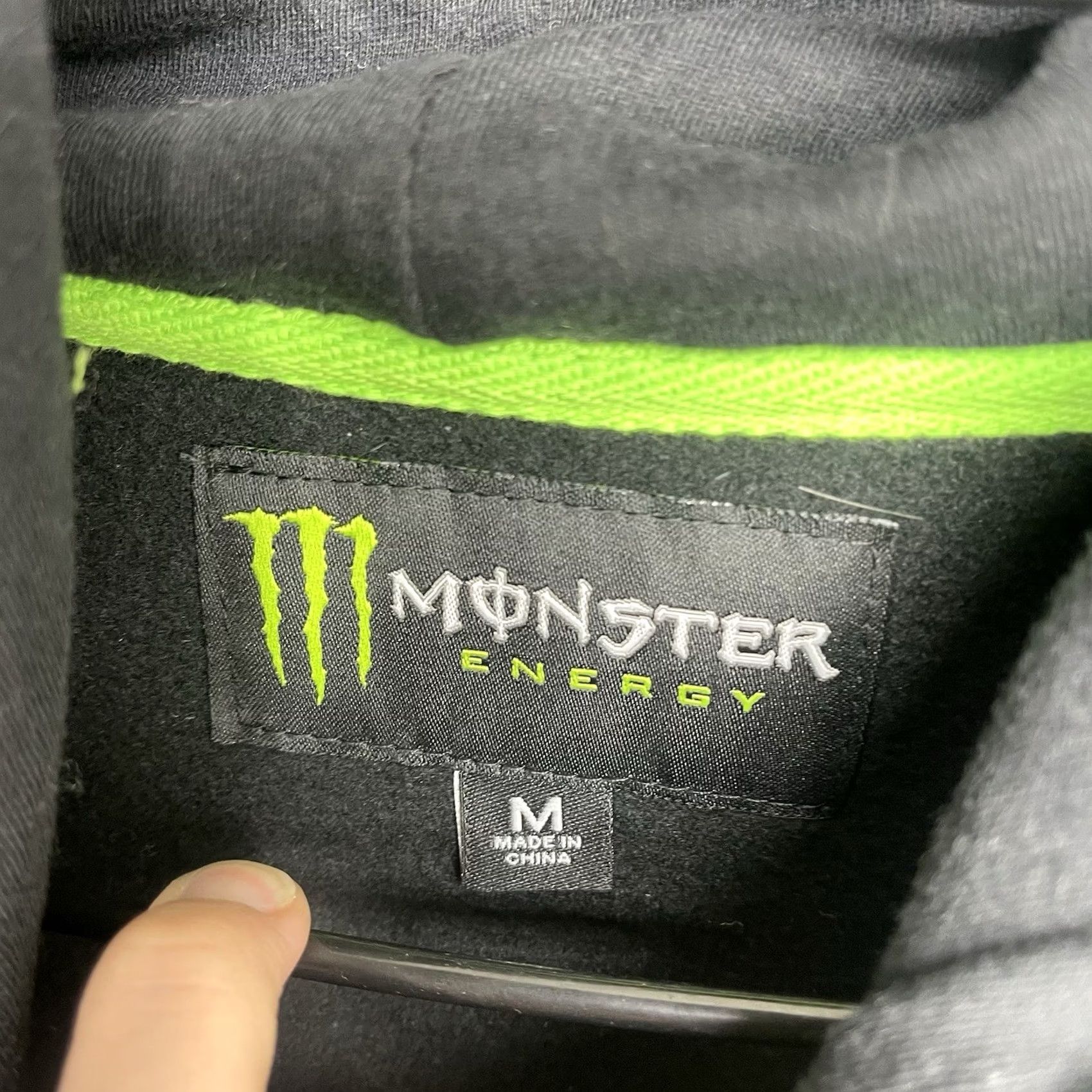 Vintage VINTAGE Monster Energy Hoodie Mens M Black 2000s Grunge Logo Pockets Hooded Zip Regular Fit Sweatshirt Size US M / EU 48-50 / 2 - 4 Thumbnail
