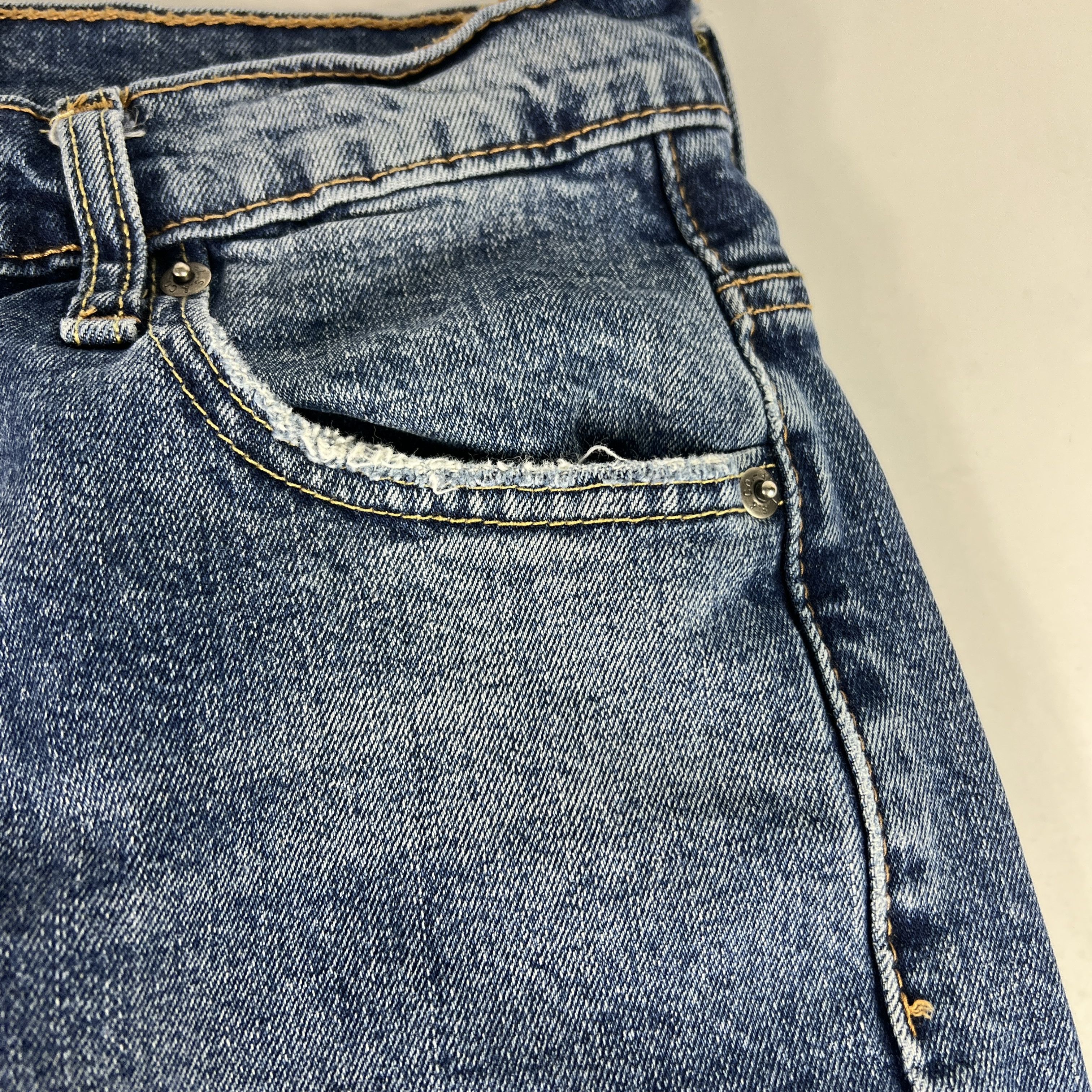 Levi's Levi's Jeans 505 Straight Leg Blue Faded Stretch Denim Size US 32 / EU 48 - 4 Thumbnail