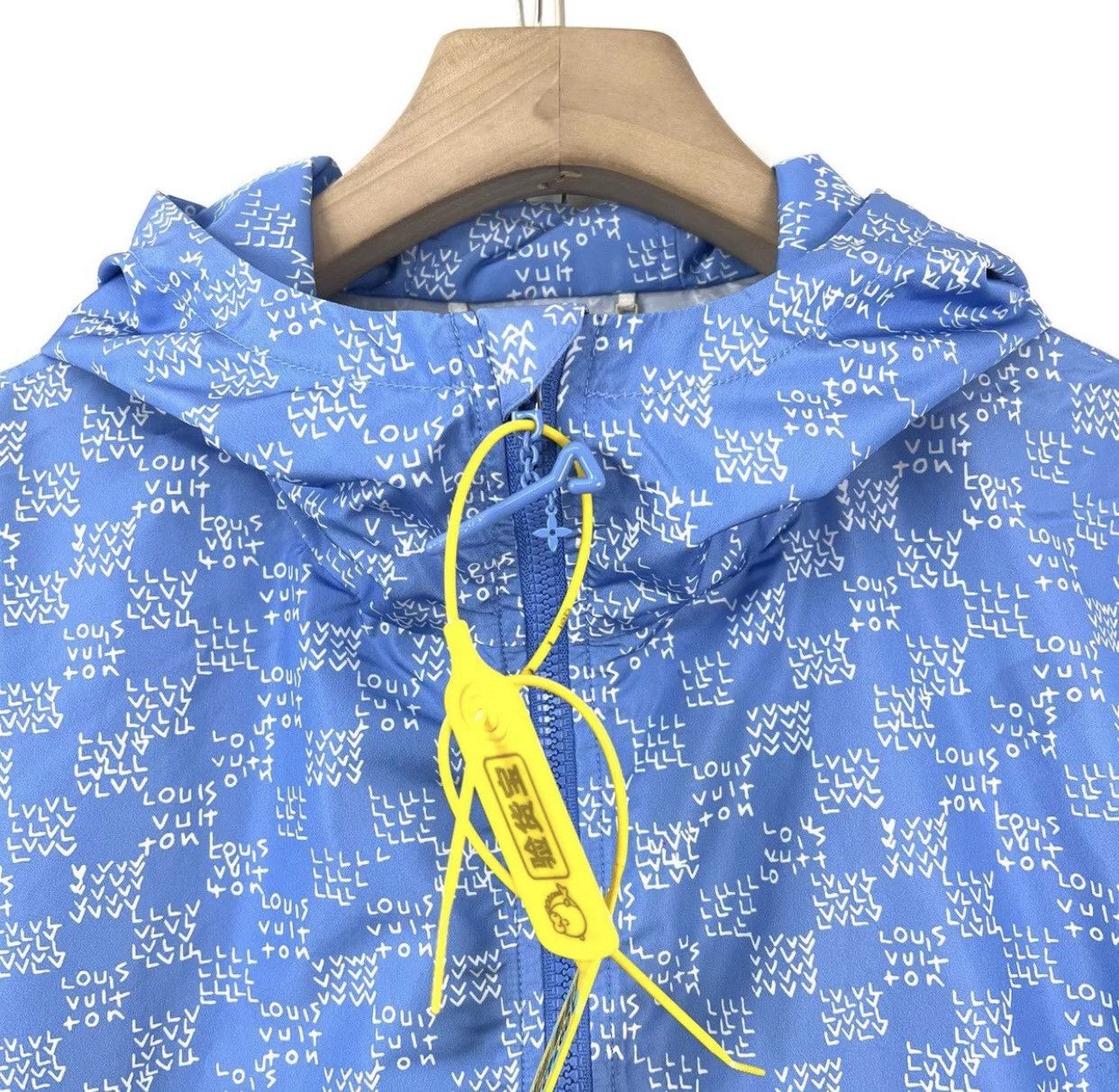 Louis Vuitton Louis Vuitton LV airplane gradient logo full print jacket Size US XL / EU 56 / 4 - 5 Thumbnail