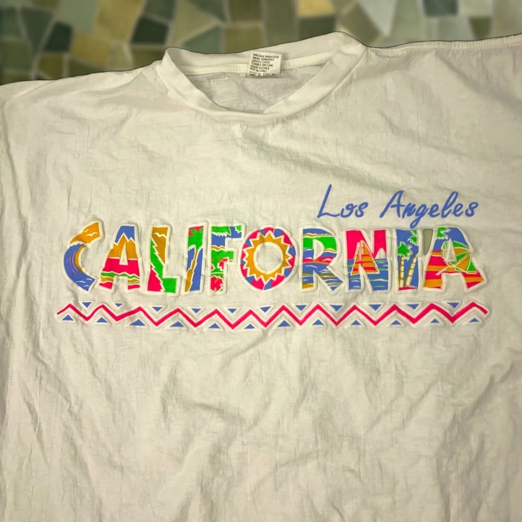 Vintage Vtg Los Angeles California Tee Shirt Mens XL White Puff Letters 3D Beach Surf LA Size US XL / EU 56 / 4 - 1 Thumbnail