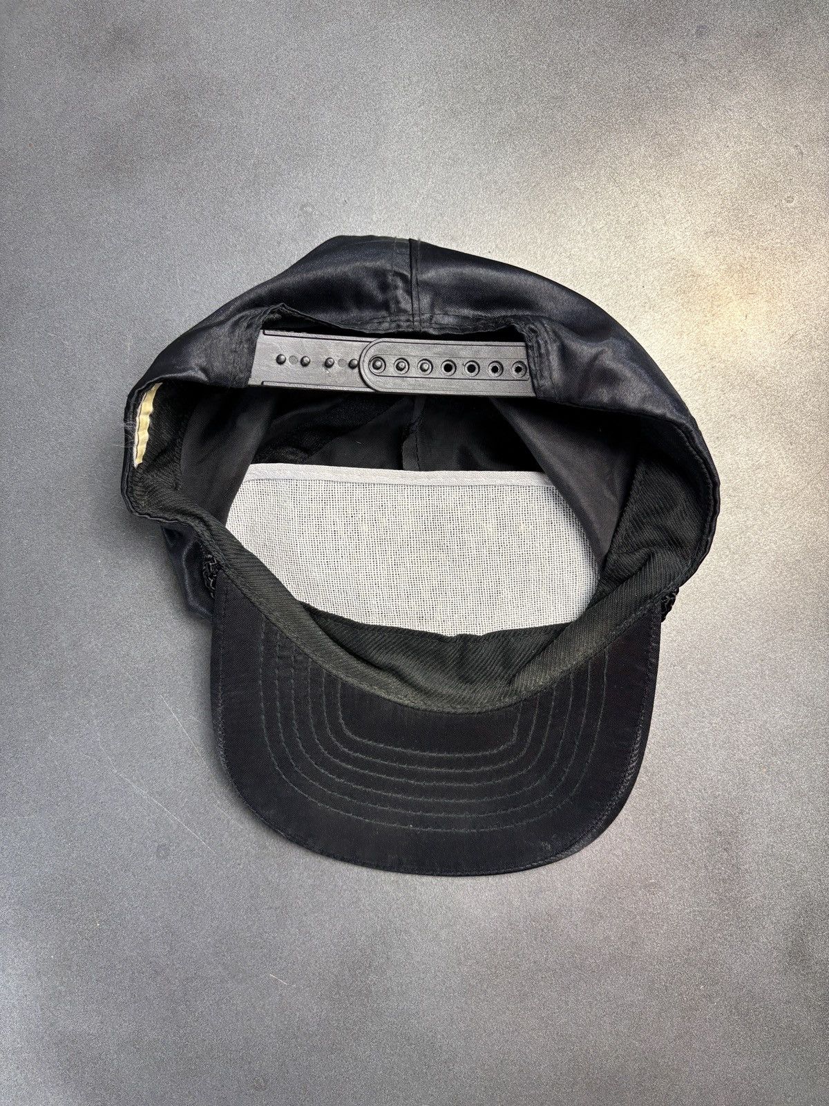 Ford × Vintage Vintage Satin Hat 1980s Trucker Hat Ford Motors 1970s Snap Size ONE SIZE - 10 Thumbnail