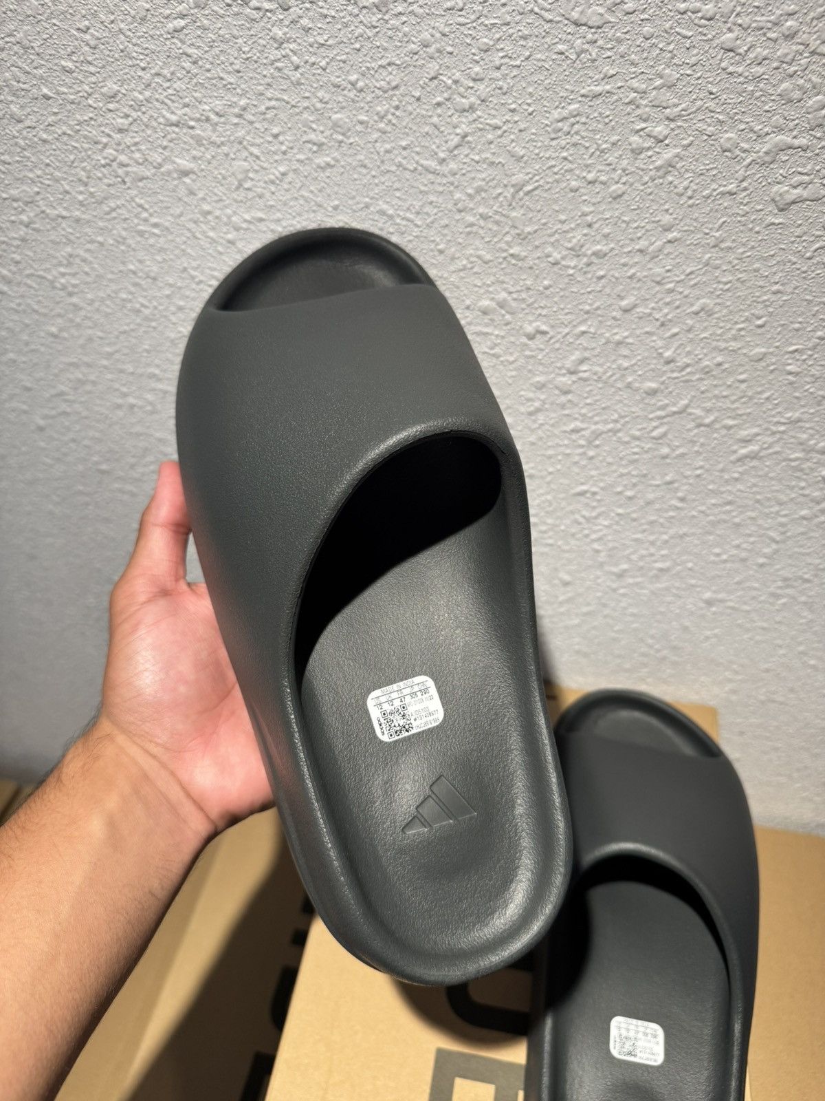 Adidas Yeezy ‘Dark Onyx’ Slide Size US 12 / EU 45 - 3 Thumbnail
