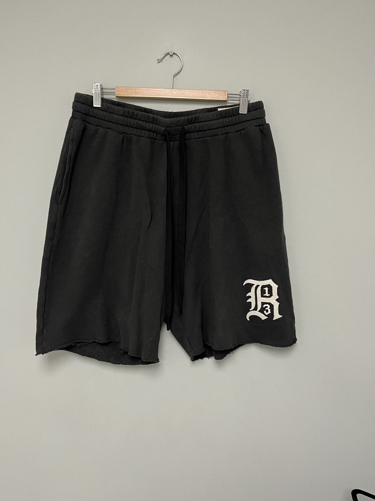 R13 Logo short. XL Size US 34 / EU 50 - 8 Thumbnail