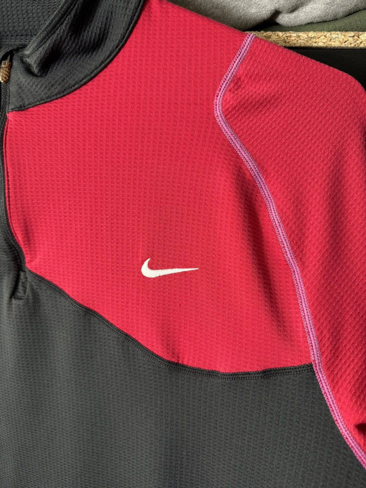 Nike Vintage Nike FitDry Running Shirt Half Zip Reflective Top Size US L / EU 52-54 / 3 - 11 Thumbnail