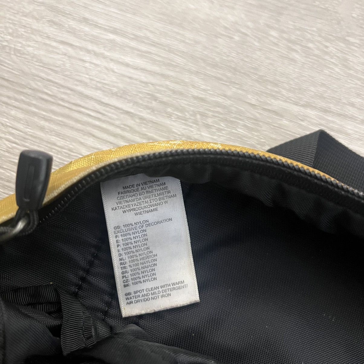 Supreme × The North Face Supreme The North Face Metallic Roo II Lumbar Pack Pouch Size ONE SIZE - 8 Thumbnail