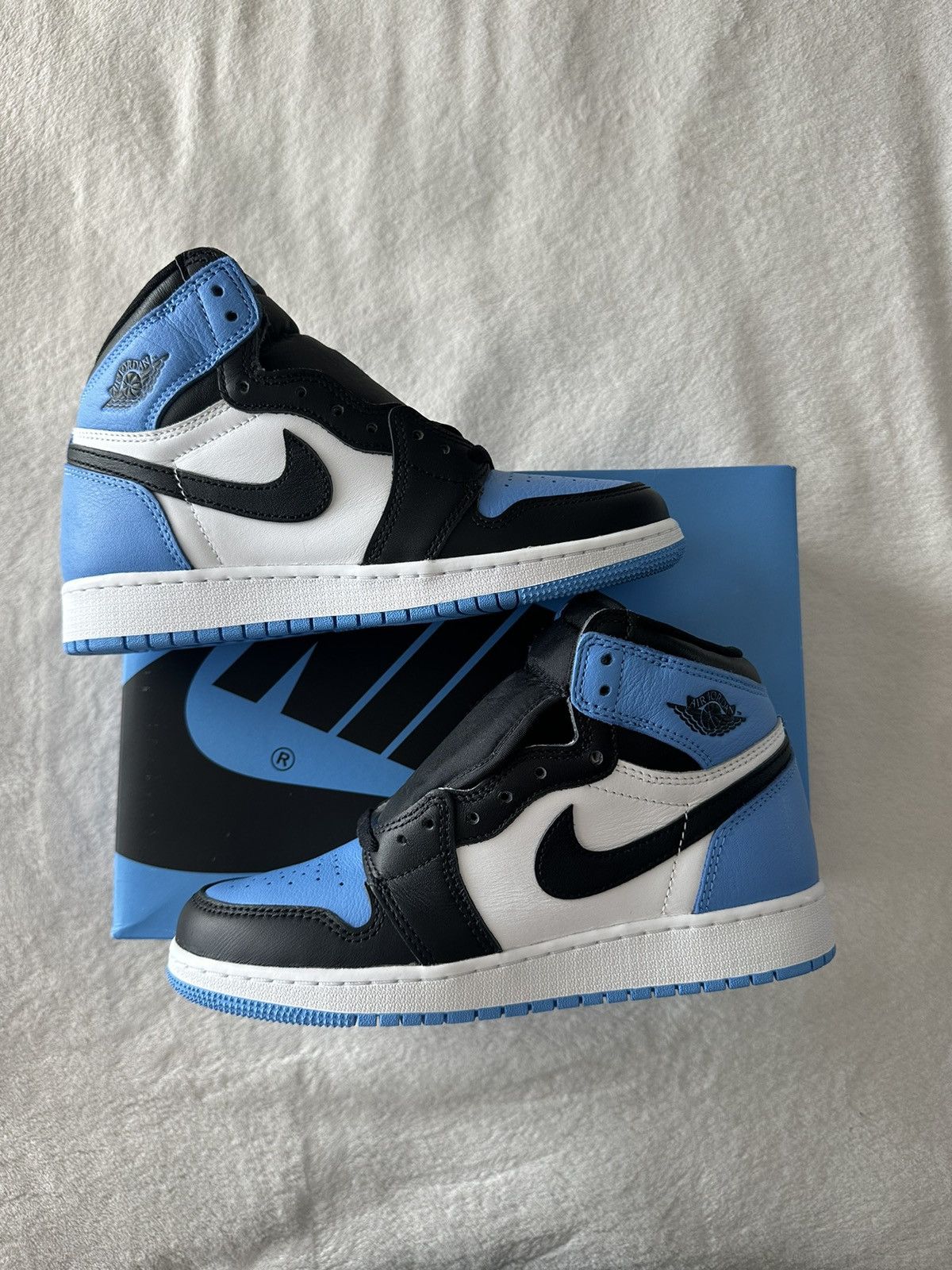 Jordan Brand × Nike Jordan 1 Retro “UNC Toes” High Top Size US 5.5 / EU 38 - 4 Thumbnail