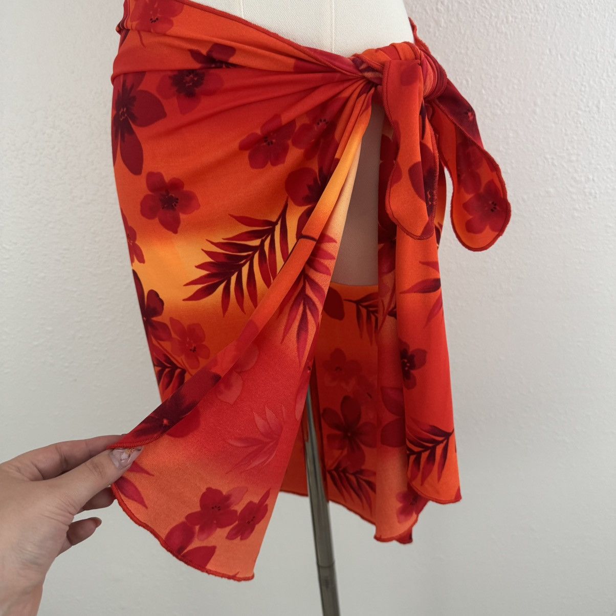 Other LEILANI Orange Red Floral Tropical Stretchy Sarong Skirt Size 30" / US 8 / IT 44 - 3 Thumbnail