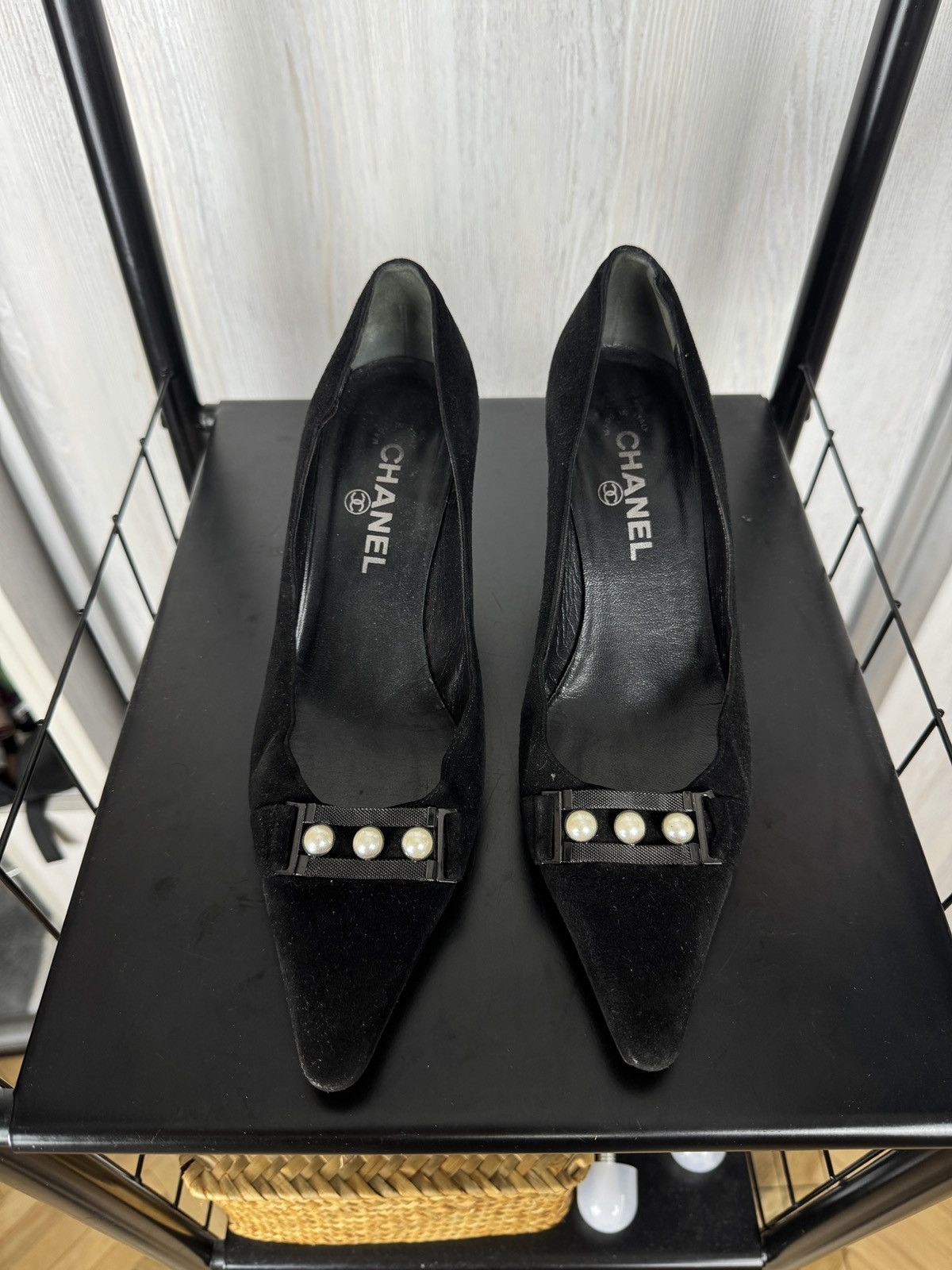 Chanel Chanel black suede leather pearls timeless classic heels Size US 8 / IT 38 - 6 Thumbnail