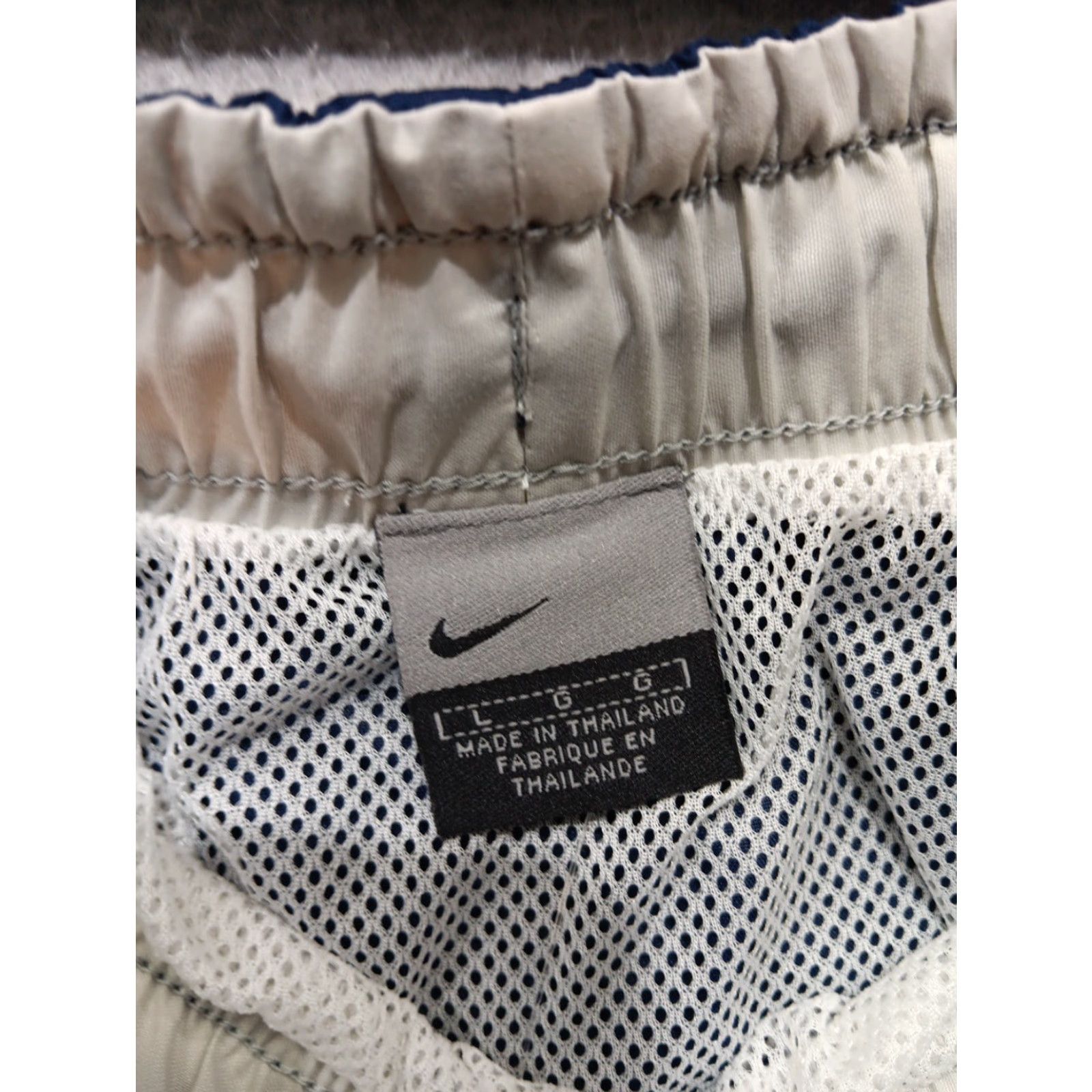 Nike VINTAGE Nike Swim Trunks Men L Geometric Black Lined Bottoms Beach 90s Swoosh Mens Size 42R - 7 Thumbnail