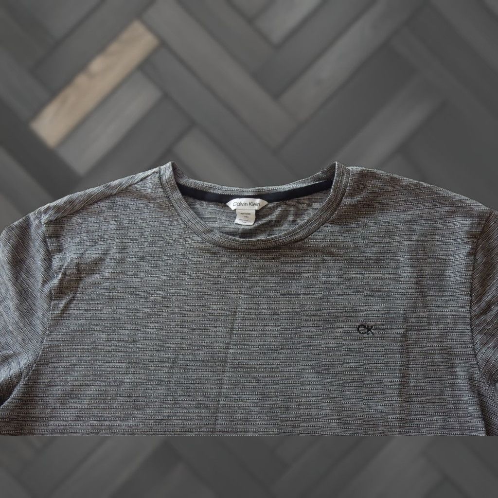 Calvin Klein Calvin Klein T Shirt Mens XL Cotton Blend Gray Short Sleeve Vintage? (No) Size US XL / EU 56 / 4 - 1 Thumbnail