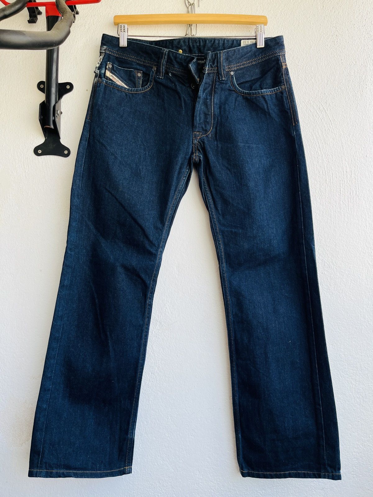 Diesel Distressed Pocket DIESEL Larkee Regular Cut Hard Jeans Size US 30 / EU 46 - 1 Thumbnail