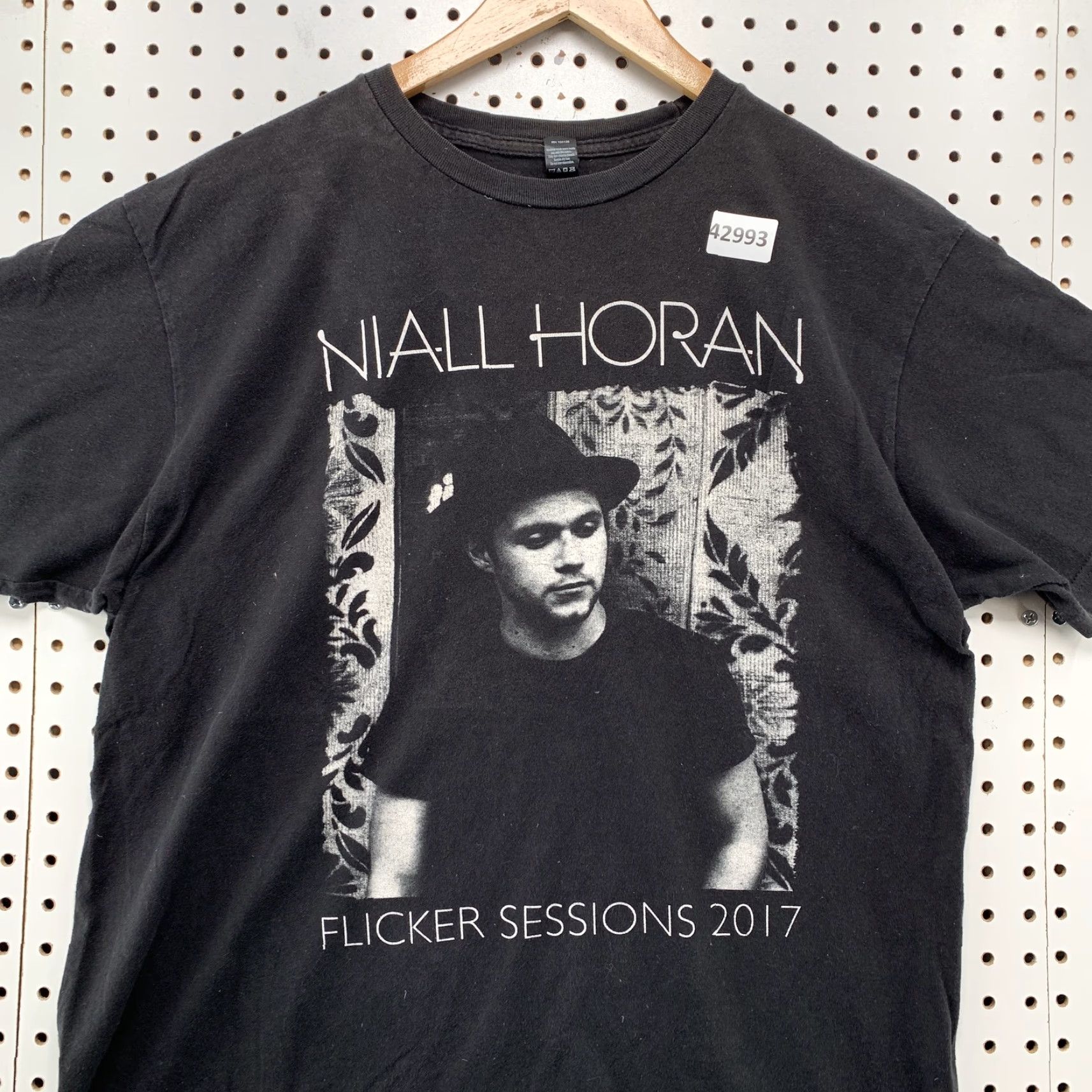 Tultex VINTAGE Niall Horan Flicker Sessions Shirt Mens Large Tultex Music 2017 Graphic Black Adult Large T-Shirt Mens Size US L / EU 52-54 / 3 - 2 Thumbnail