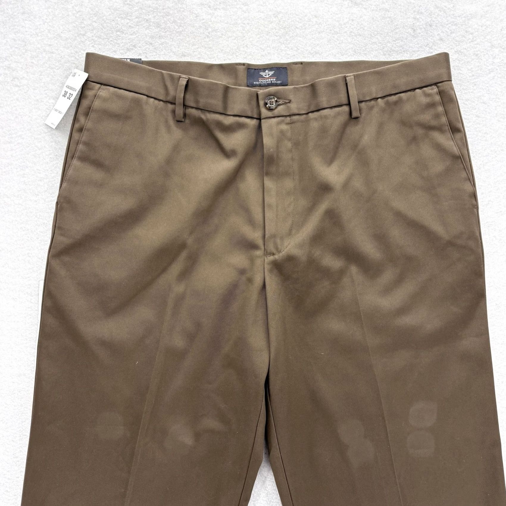Dockers Dockers Signature Khaki Pants Mens 38x32 Brown Straight Fit NWT Easy Care Wrinkle Resistant Pockets Flat Front Zip Slim? (Note: cannot add words) Size US 38 / EU 54 - 3 Thumbnail