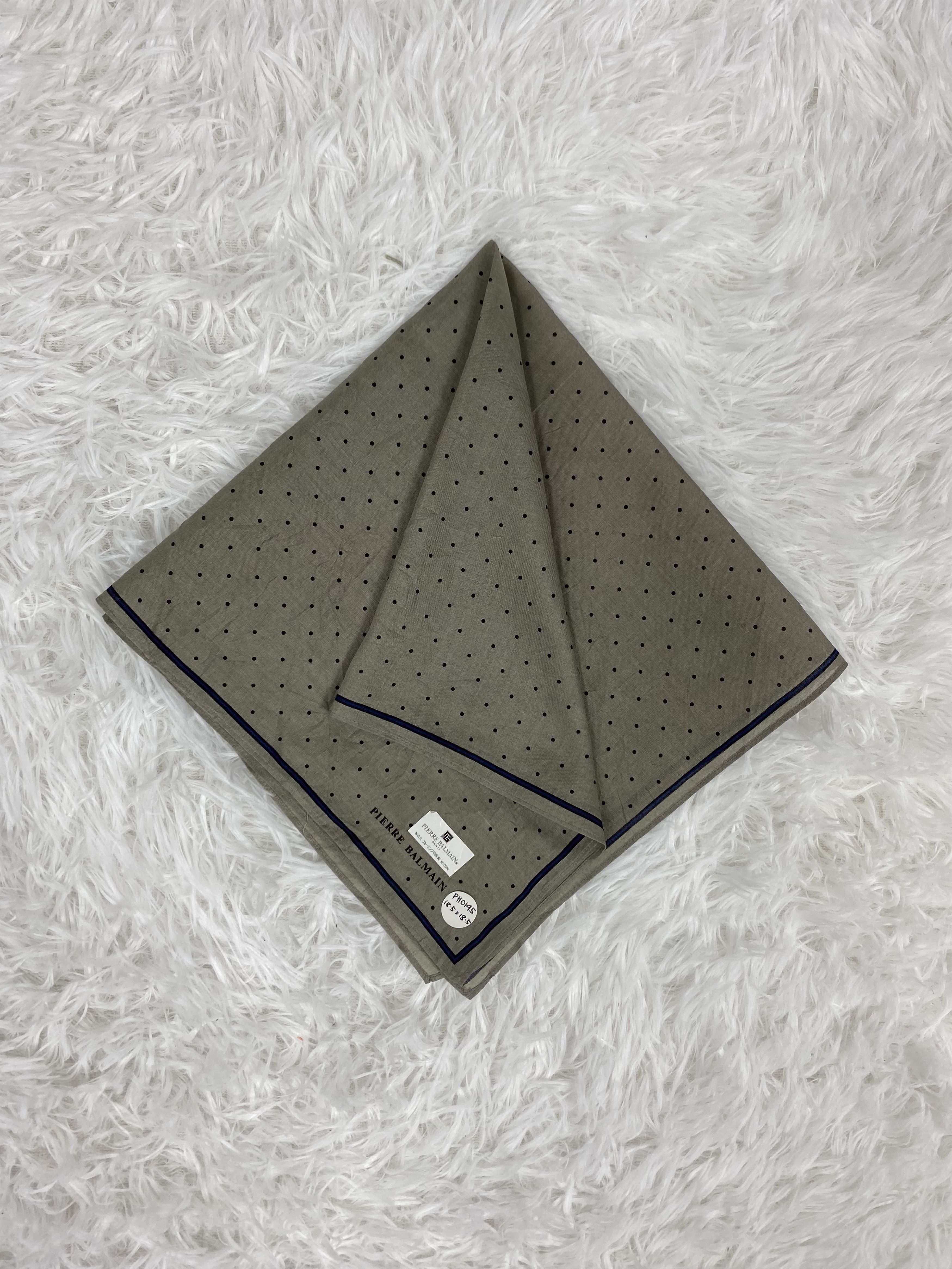 Pierre Balmain × Vintage Vintage Pierre Balmain Handkerchief Neckerchief PH0095 Size ONE SIZE - 1 Thumbnail