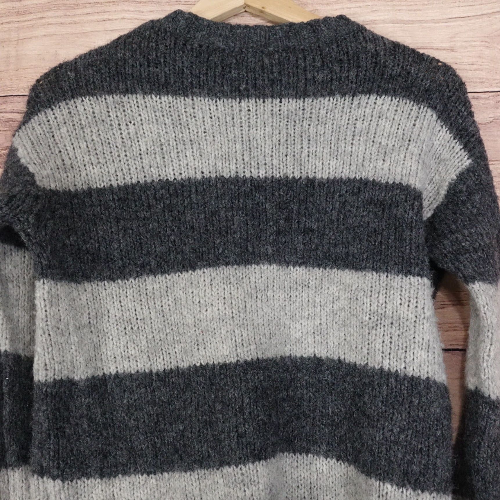 American Eagle Outfitters AMERICAN EAGLE SWEATER WOMENS SIZE SMALL GREY STRIPED PULLOVER Sweater Womens Small Size S / US 4 / IT 40 - 5 Thumbnail