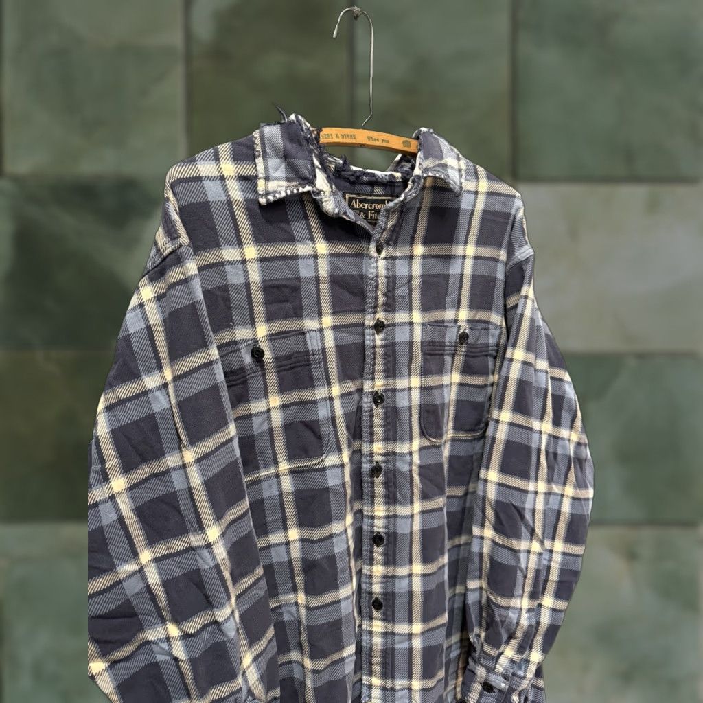Abercrombie & Fitch VINTAGE Abercrombie & Fitch Flannel Shirt Blue Cotton Distressed Men’s L Large Shirt Mens Blues Distressed 90s Y2K Size US L / EU 52-54 / 3 - 1 Thumbnail