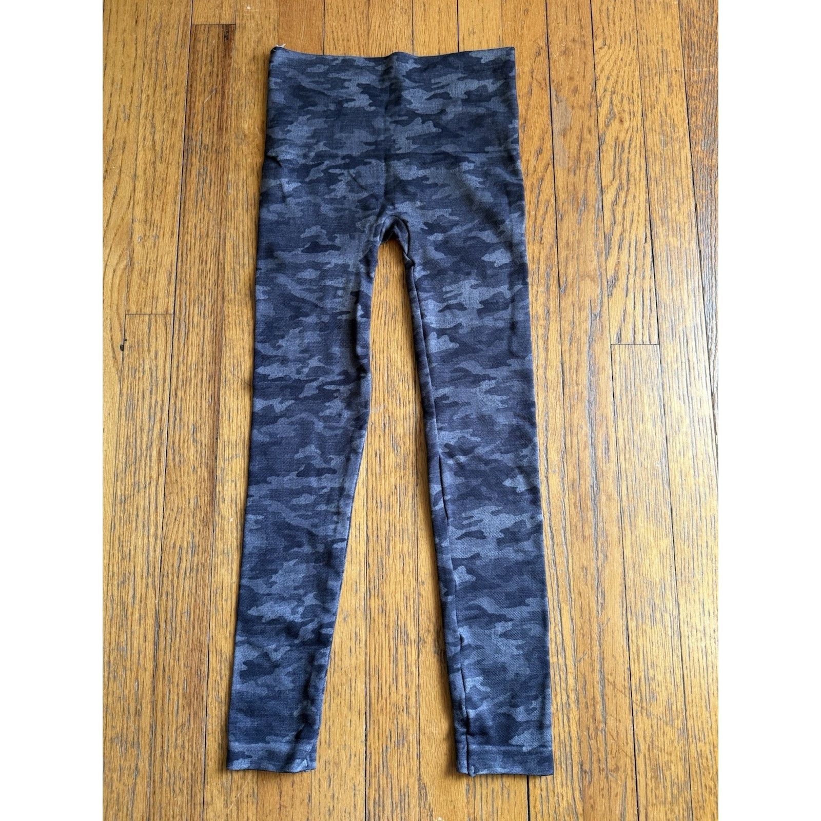 Spanx Spanx Leggings Black Camo Gorpcore Tummy Control EUC Size M Size 26" / US 2 / IT 38 - 6 Thumbnail