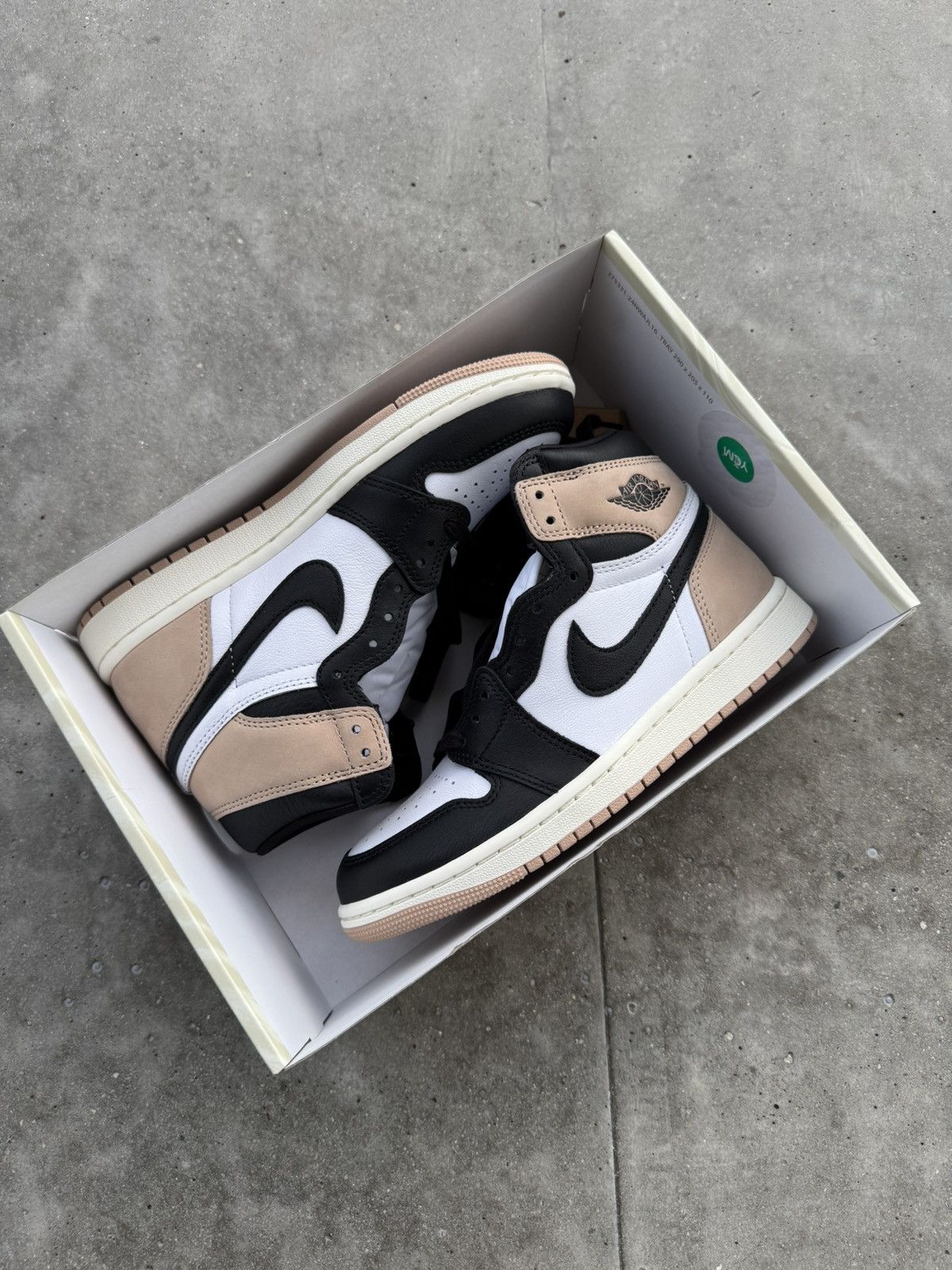 Jordan Brand × Nike Nike air Jordan 1 High Latte Mocha Size US 5 / EU 37 - 1 Thumbnail