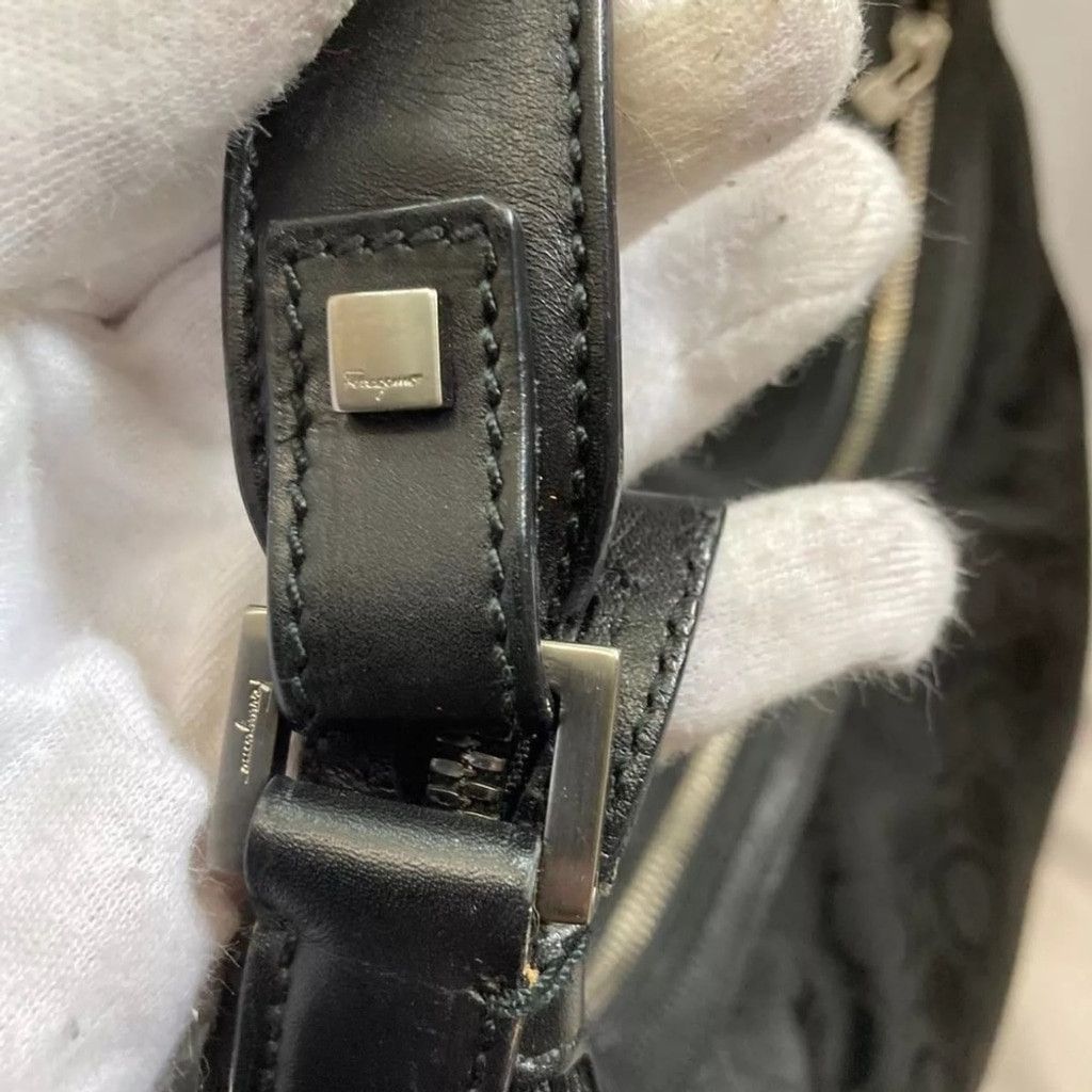 Salvatore Ferragamo Salvatore Ferragamo Black Monogram Hobo Bag Size ONE SIZE - 4 Thumbnail